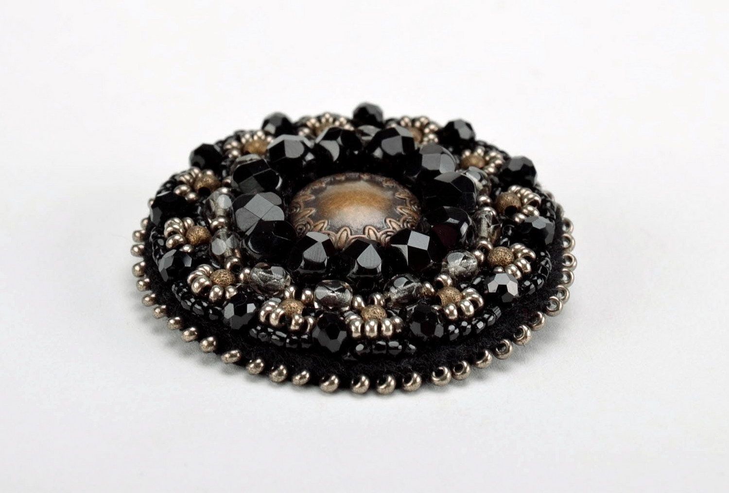 Brooch with leather basis photo 3
