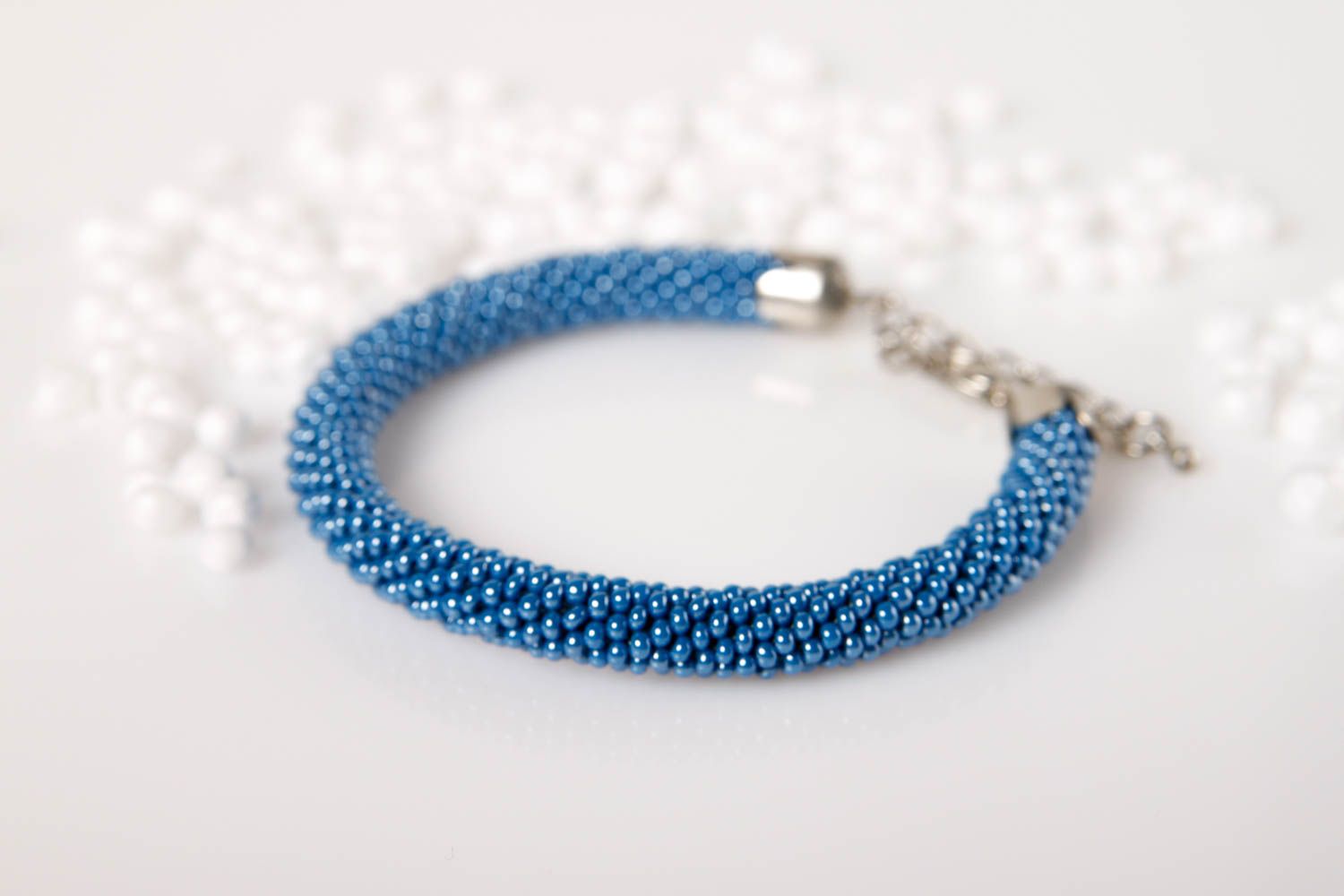 Blaues Glasperlen Armband handmade Designer Schmuck Frauen Accessoire eng foto 1