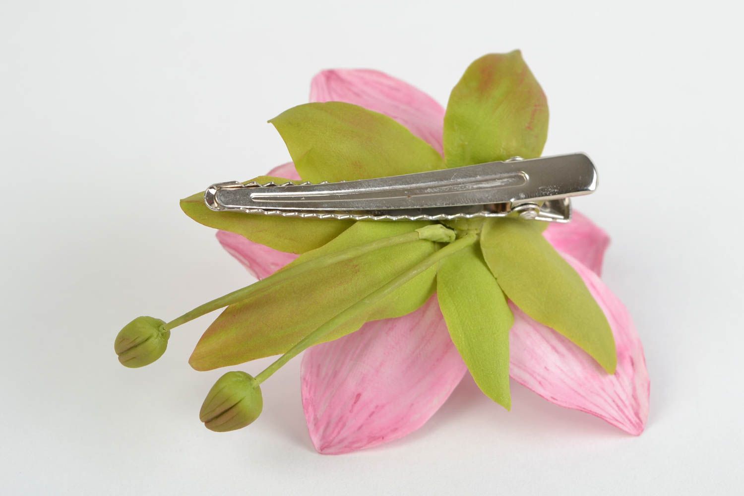 Красивая заколка-брошь из холодного фарфора ручной работы в виде розовой орхидеи фото 5