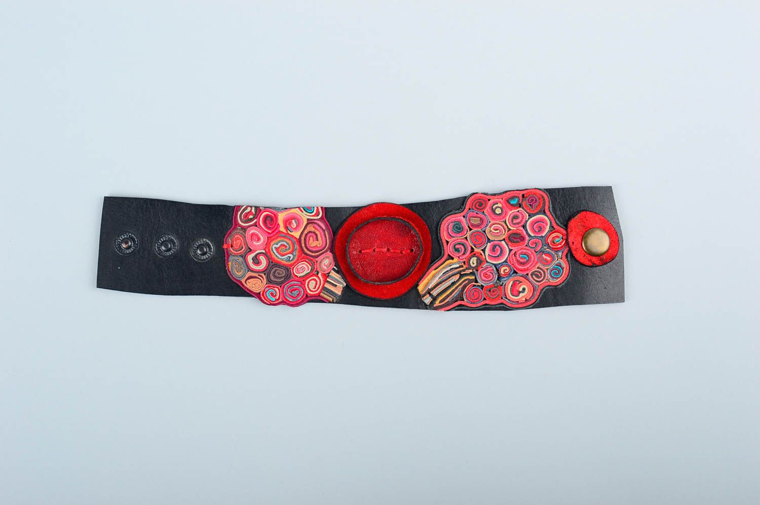 Pulsera de cuero hecha a mano rojinegra accesorio de moda complemento de mujer  foto 2