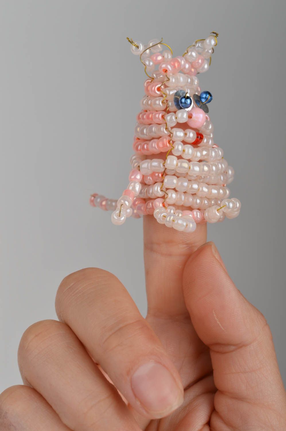 Пальчиковая игрушка котик розовый забавный из китайского бисера ручной работы фото 4