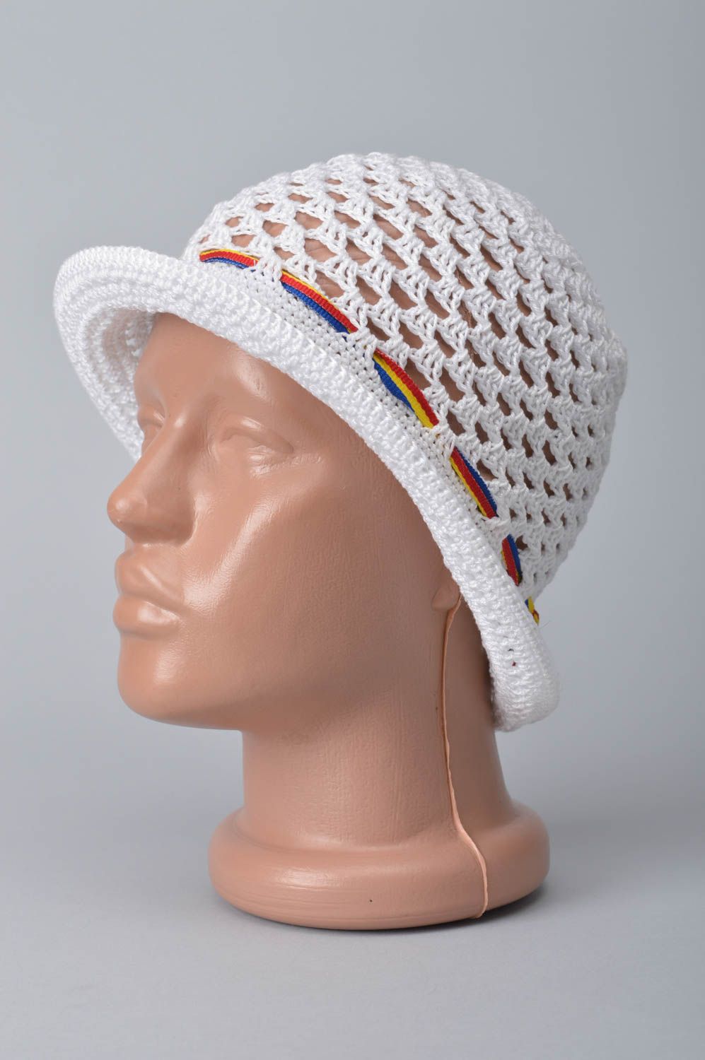 Вязаная шляпа ручной работы белая с лентой детская шляпа головной убор фото 3