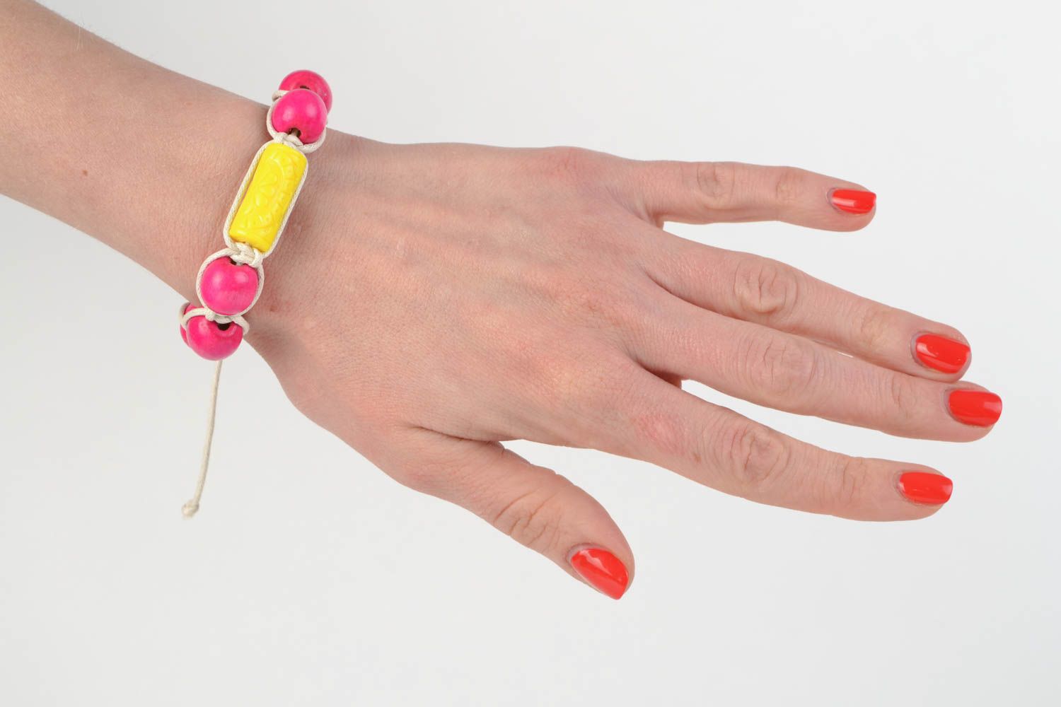 Gelb rosa Armband aus Baumwolle mit Einsätzen grell niedlich Handarbeit foto 3