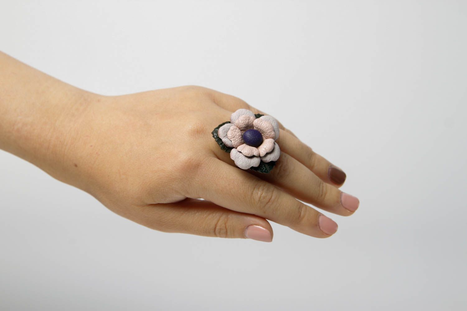 Damen Modeschmuck handgefertigt Ring mit Blume stilvoll Leder Ring originell foto 2