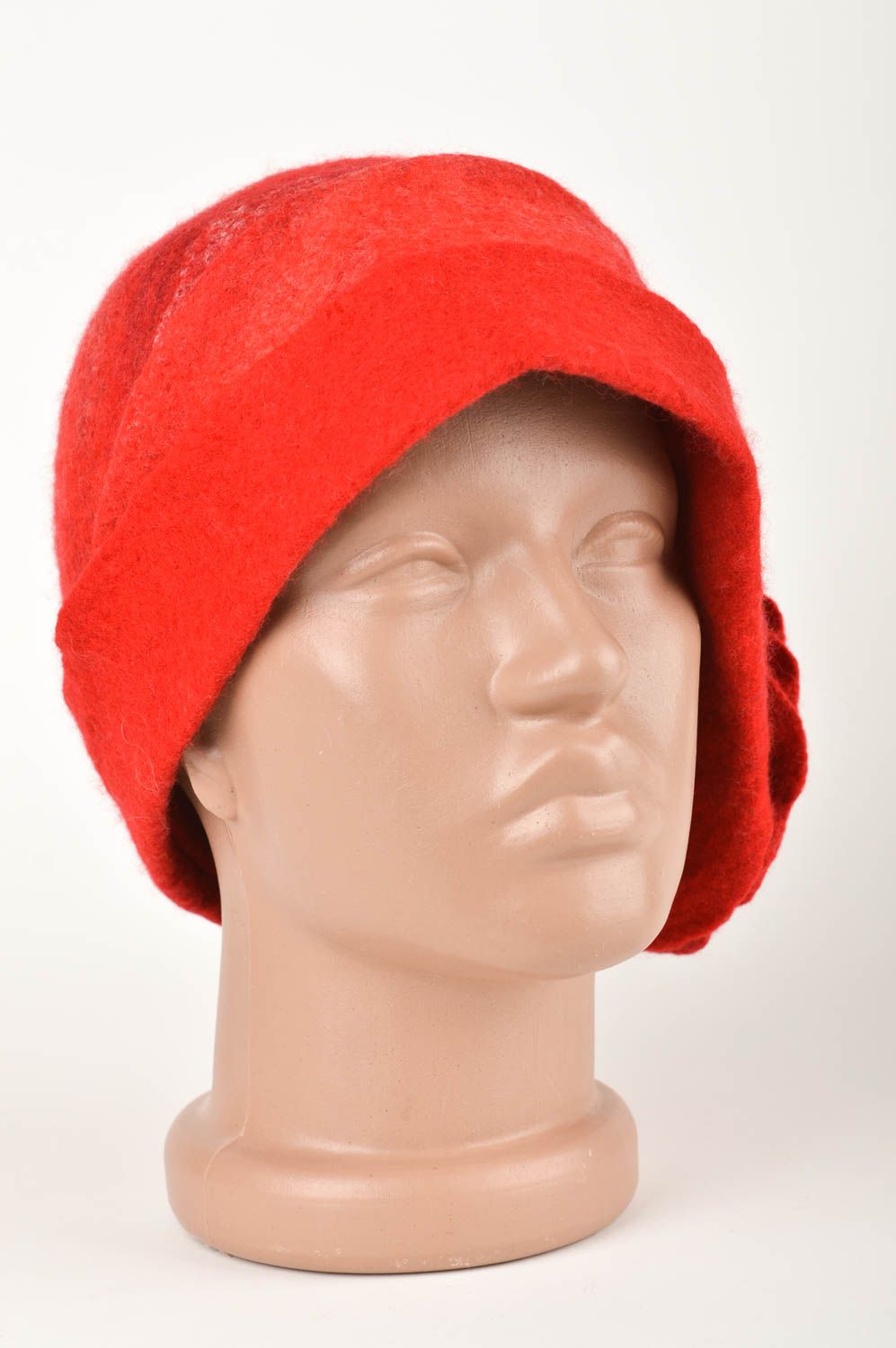 Головной убор ручной работы валяная шапка красная авторская шерстяная шапка фото 1