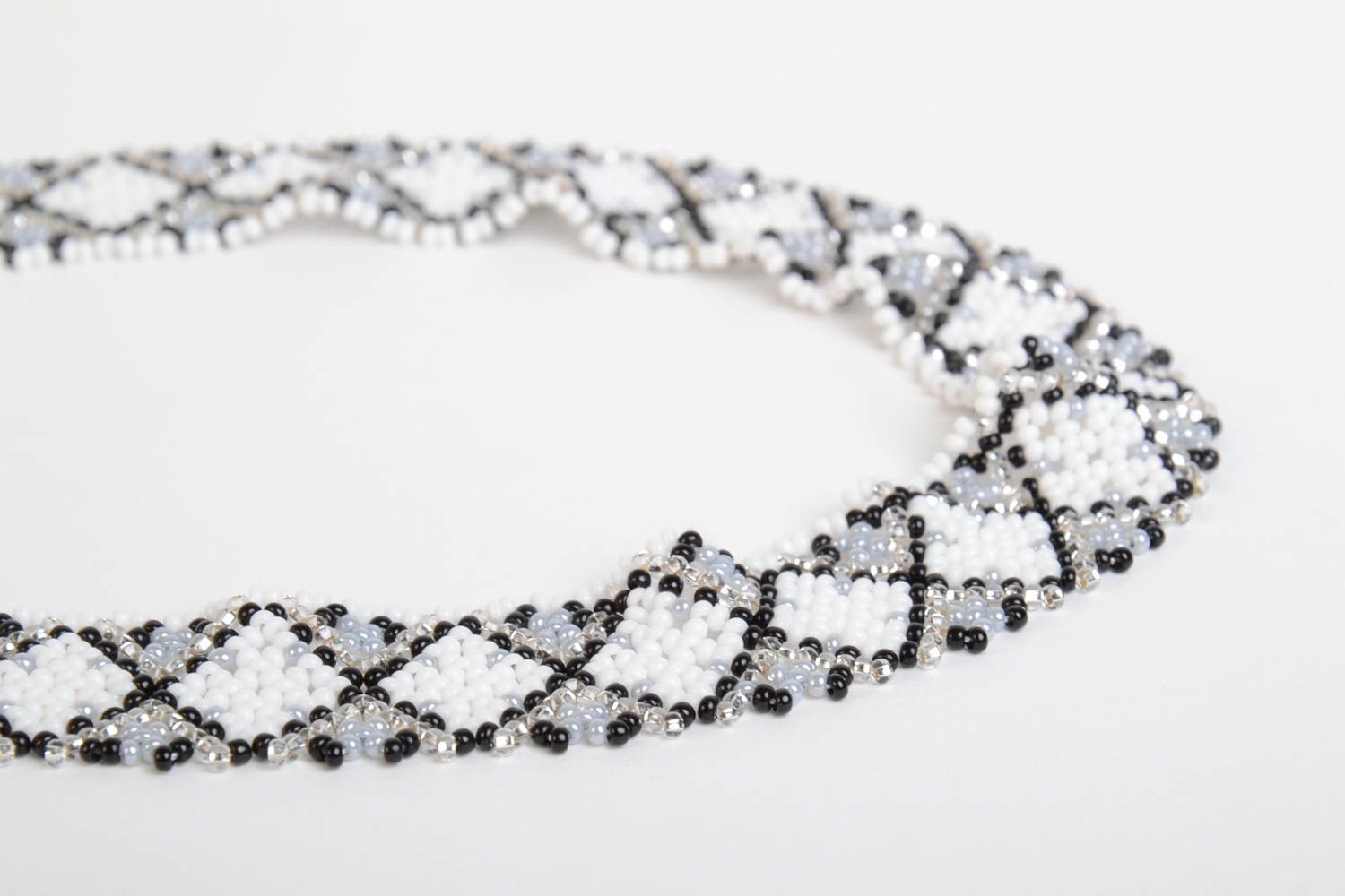 Красивое ожерелье из бисера ручной работы оригинальное аксессуар для девушек фото 5