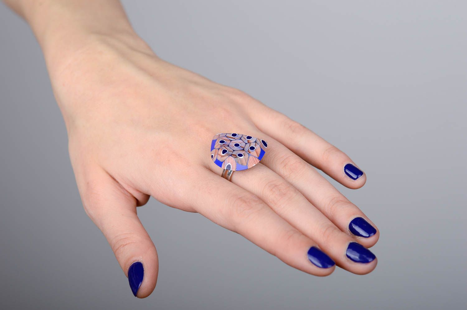 Перстень ручной работы кольцо из карандашей синее большое стильное кольцо фото 2
