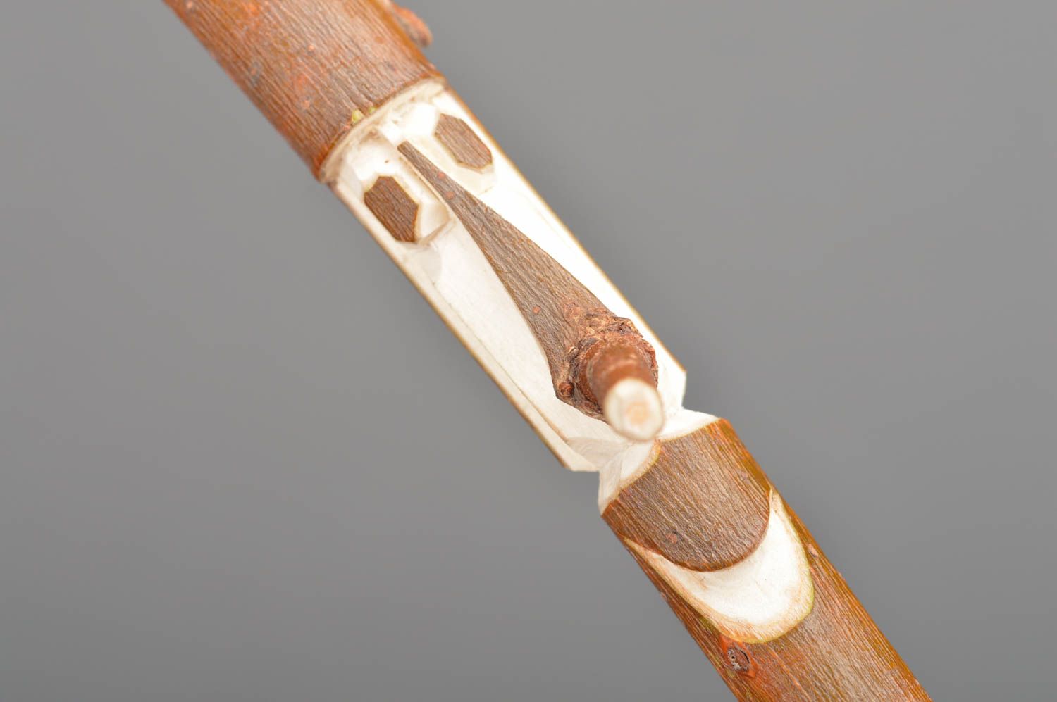 Деревянное изделие свисток - ручка сучок из вербы подарок для ребенка фото 4