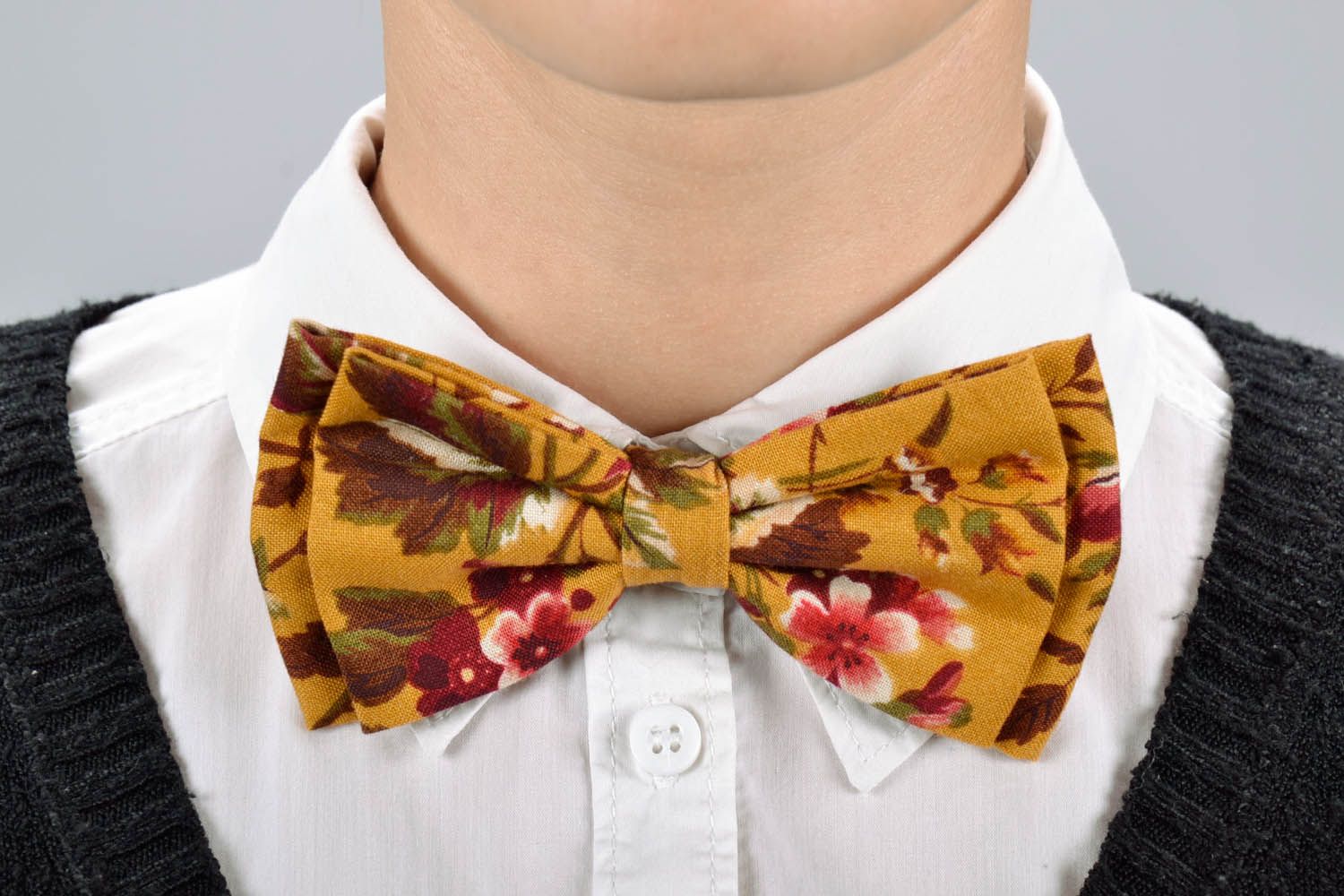 Bow tie with floral print photo 5