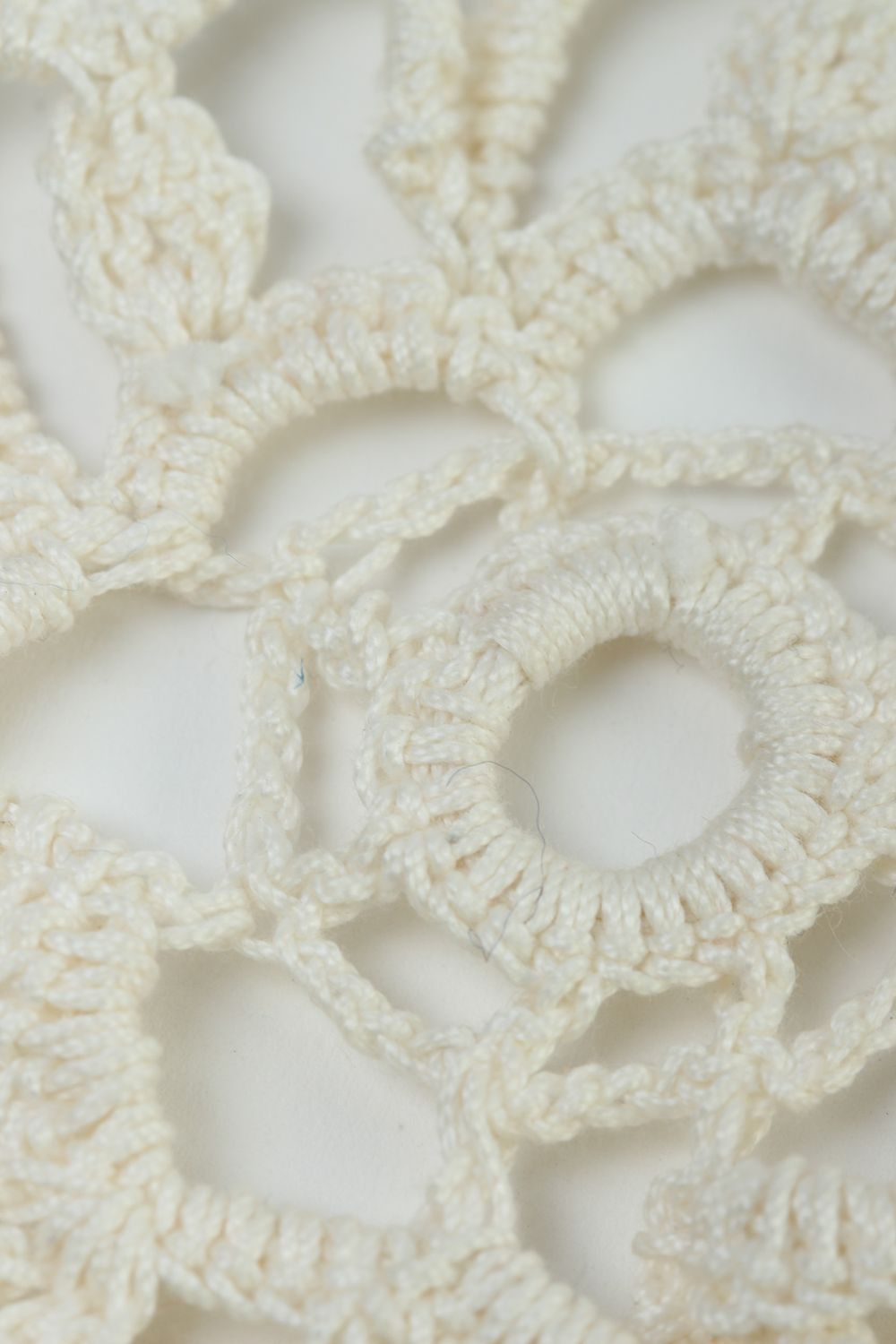 Fleur au tricot faite main Fourniture bijoux blanche ajourée Création broche photo 4