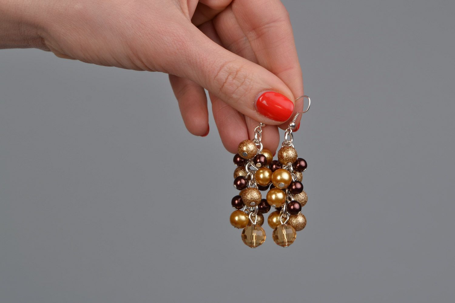 Boucles d'oreilles et collier artisanaux en perles beiges faits main bijoux photo 4
