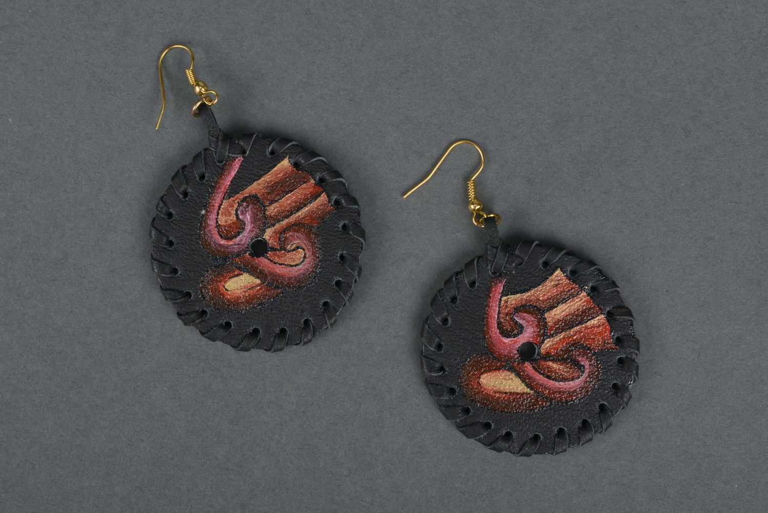 Round earrings made of leather photo 1