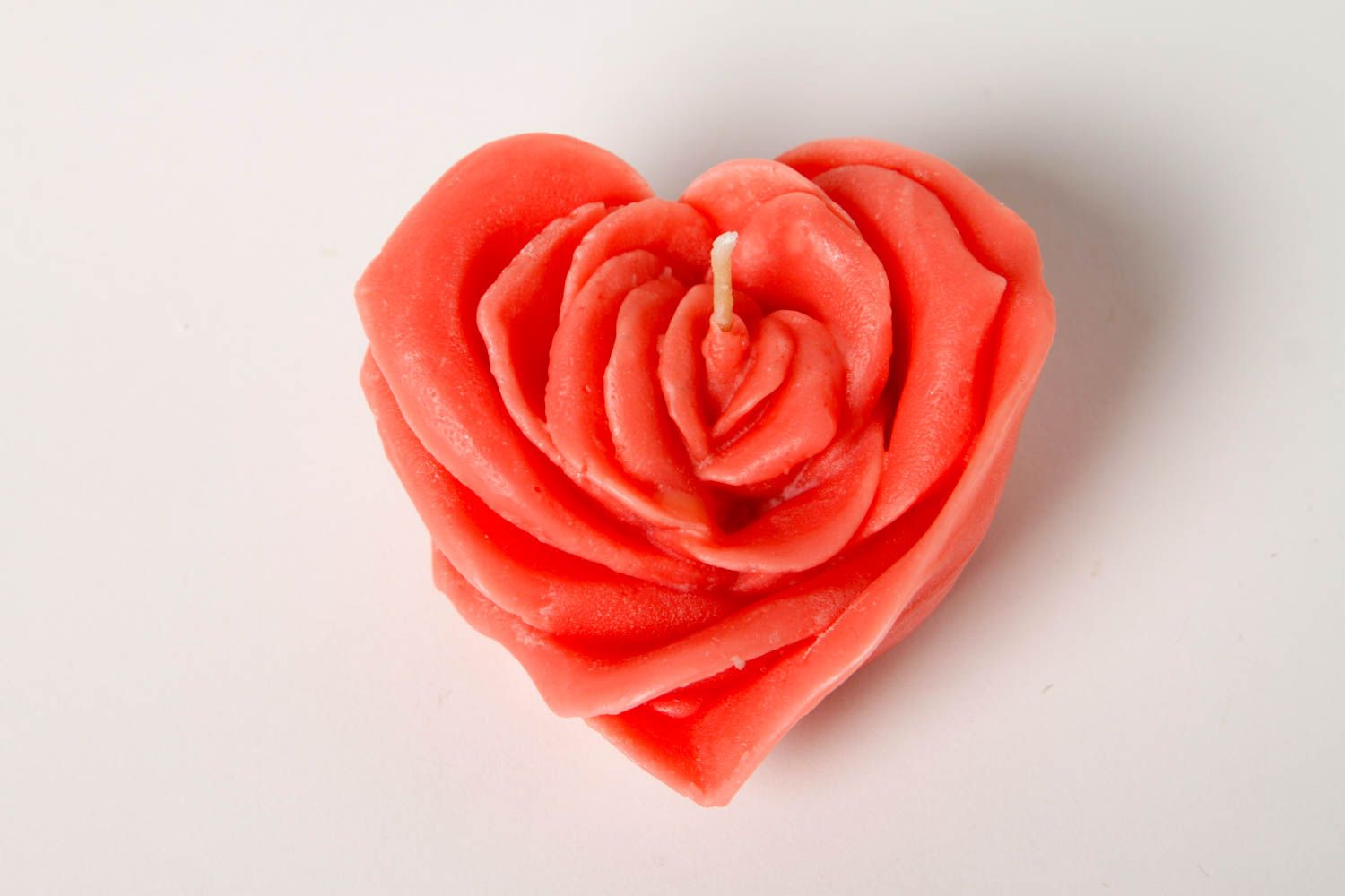 Парафиновая свеча красная роза свеча ручной работы красивая свеча в форме сердца фото 4