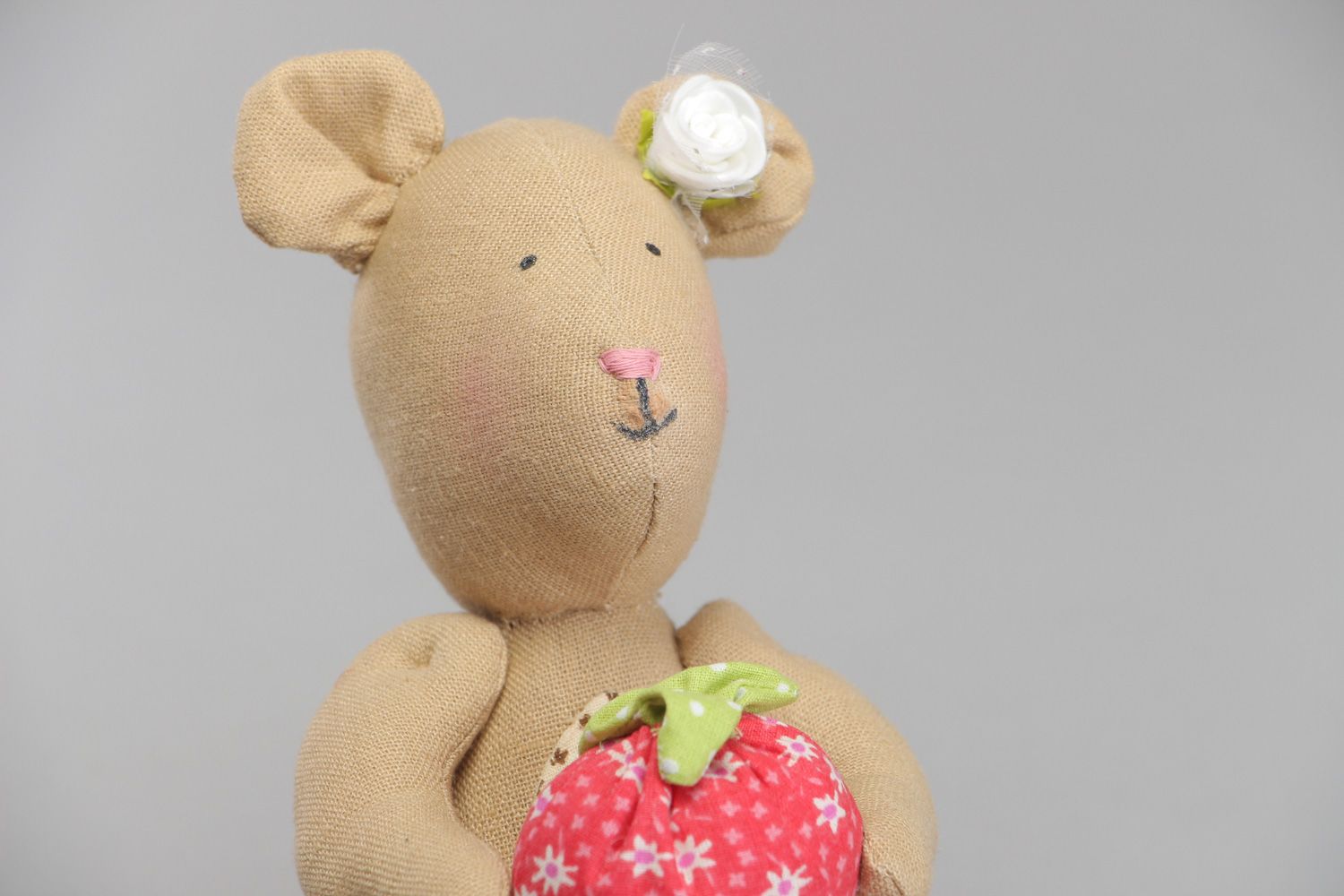 Weiches künstlerisches kleines Kuscheltier handmade Maus aus Textil für Kinder foto 2
