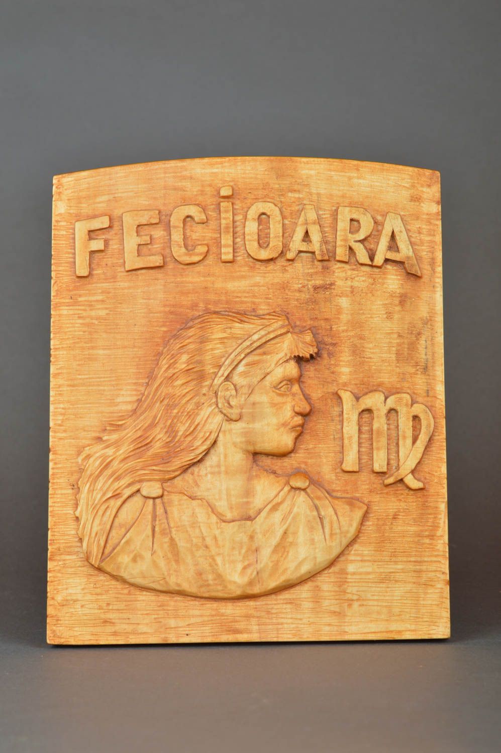 Petit tableau sculpté en bois verni décoratif zodiacal original Vierge photo 2