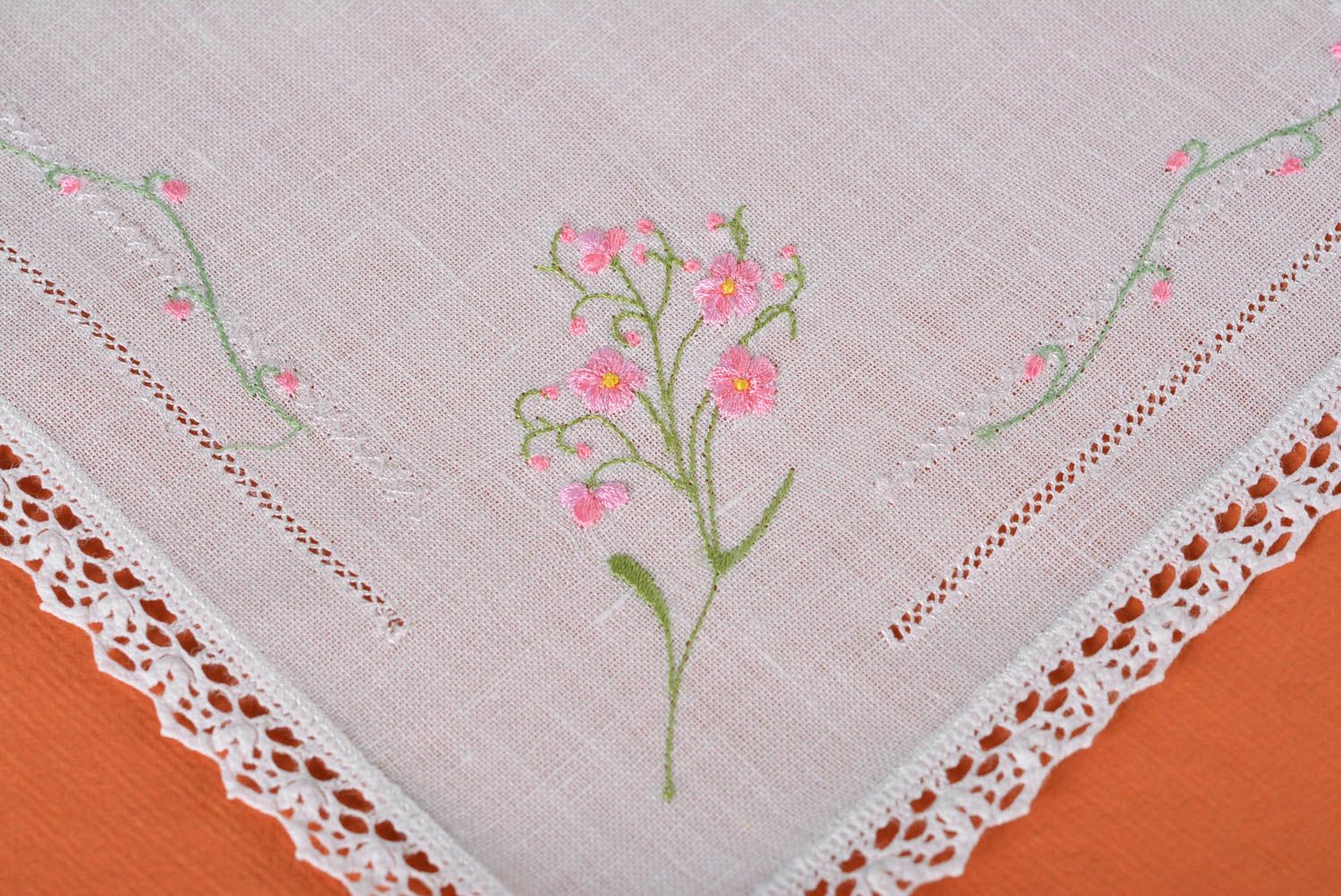 Носовой платок ручной работы модный платок белый с цветами оригинальный подарок фото 2