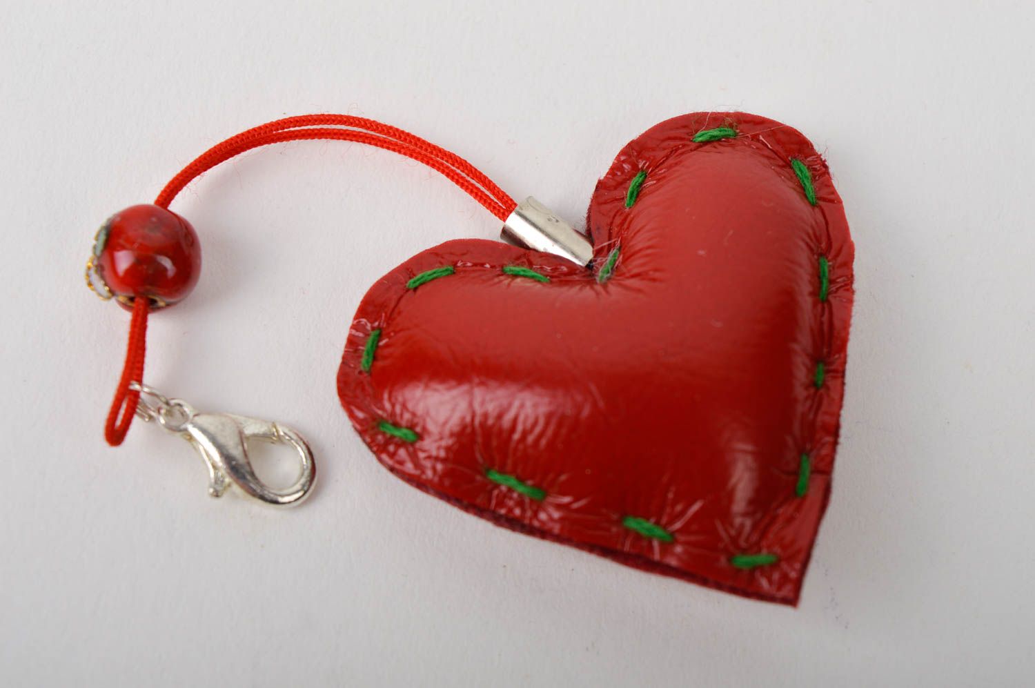 Llavero artesanal corazón rojo accesorio decorativo regalo original para mujer foto 4
