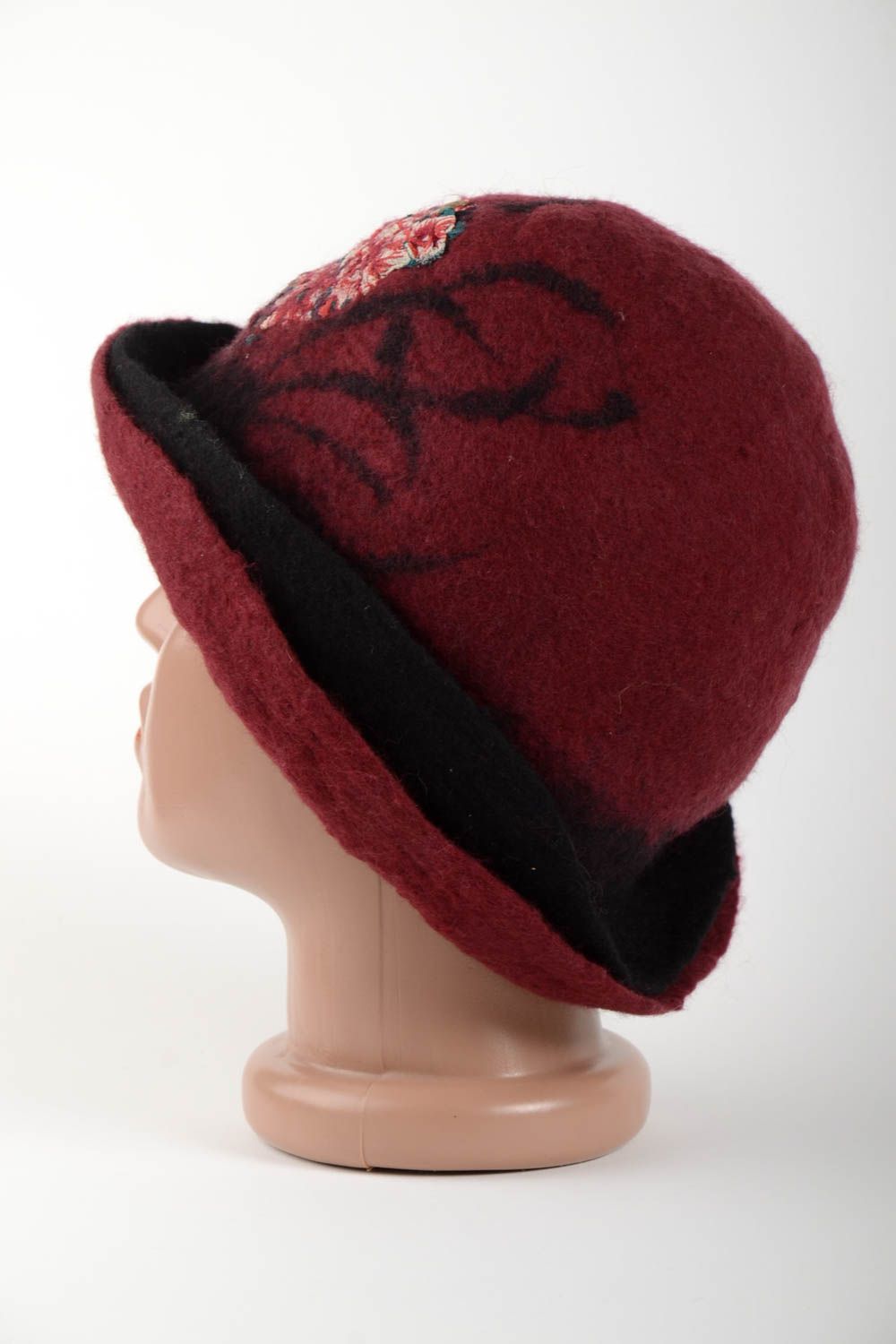 Chapeau bordeaux fait main Bonnet en laine feutrée original Vêtement femme photo 1