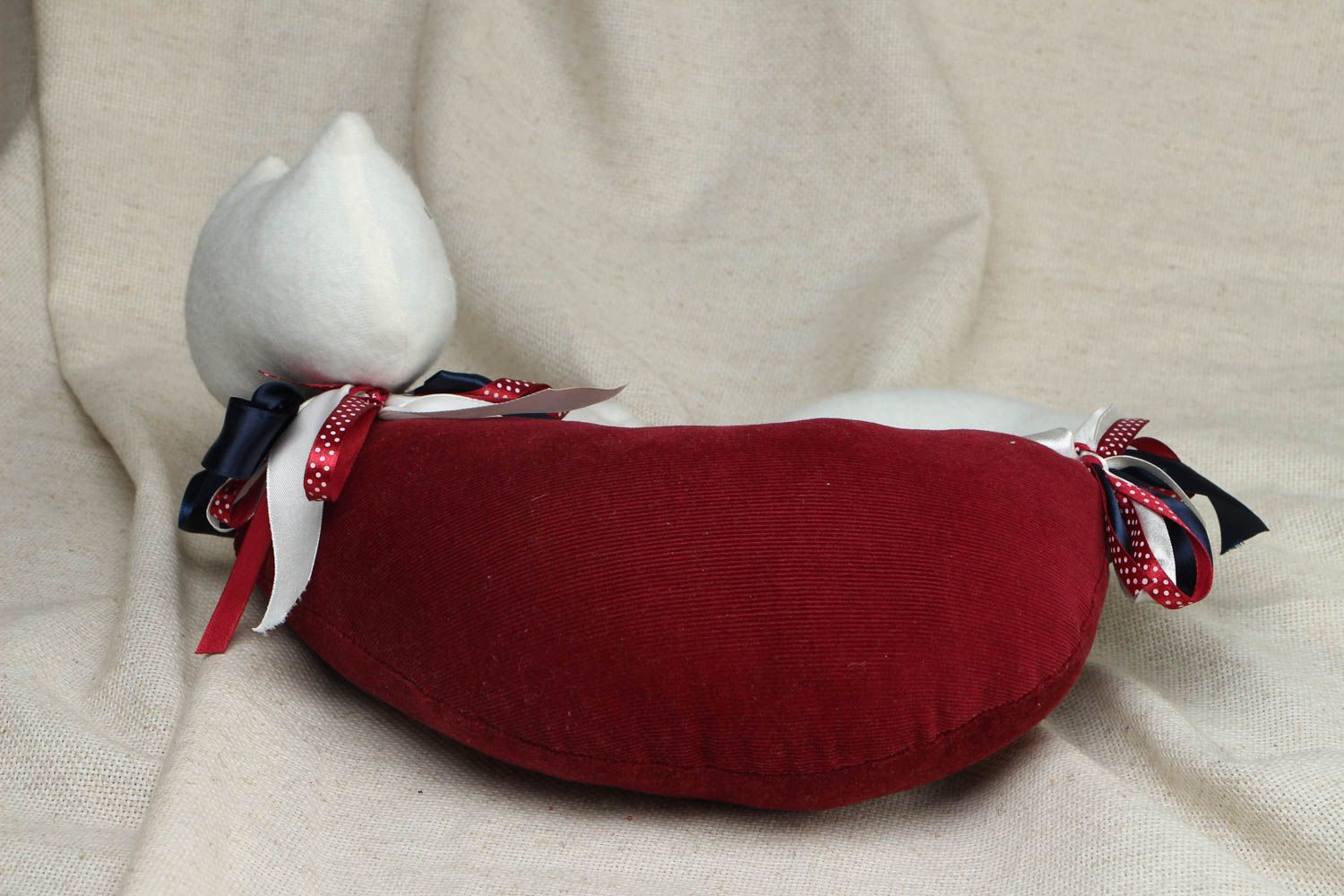 Мягкая игрушка-подушка в виде спящего кота фото 3