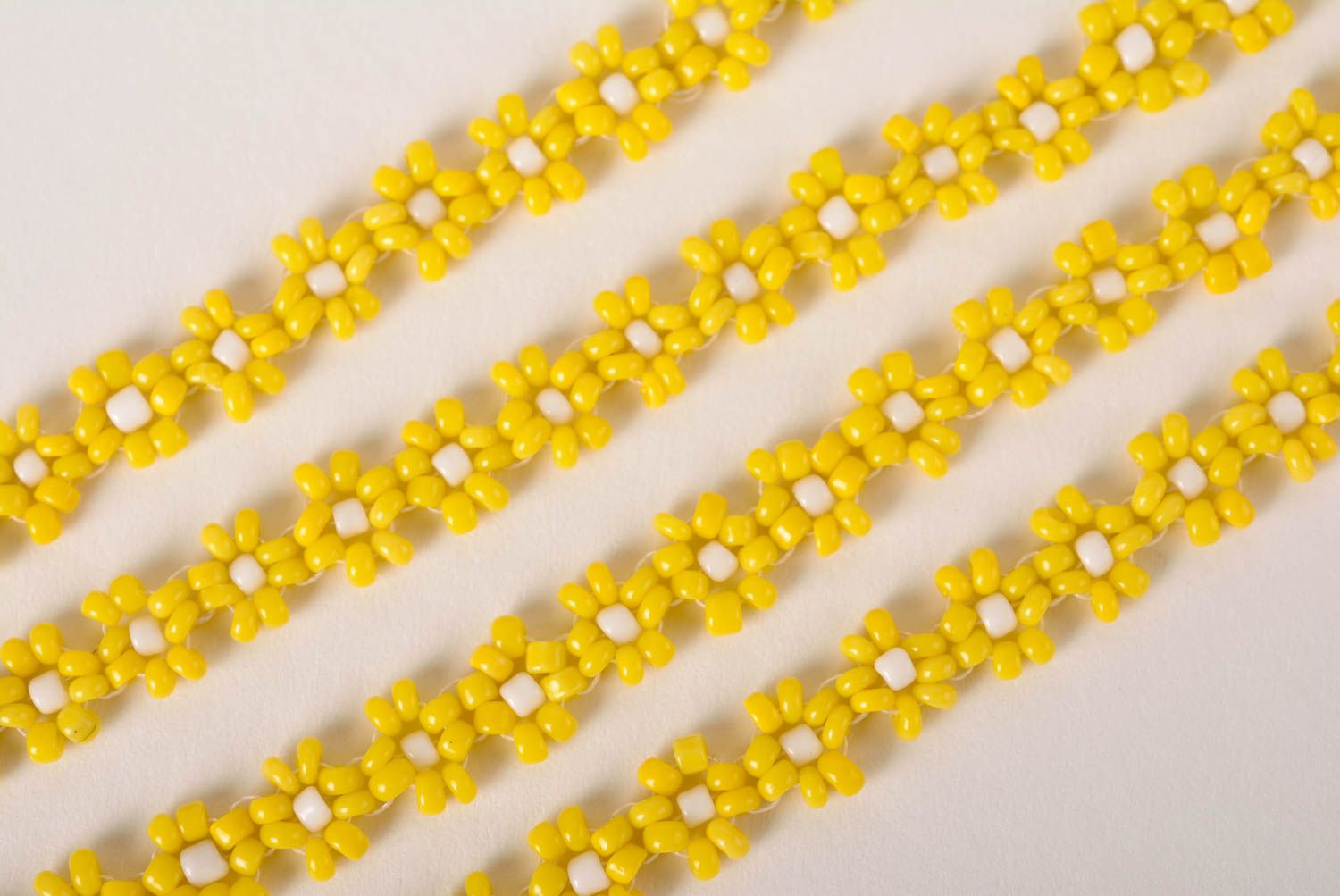 Collier perles de rocaille Bijou fait main jaune Fleurs Accessoire femme photo 4