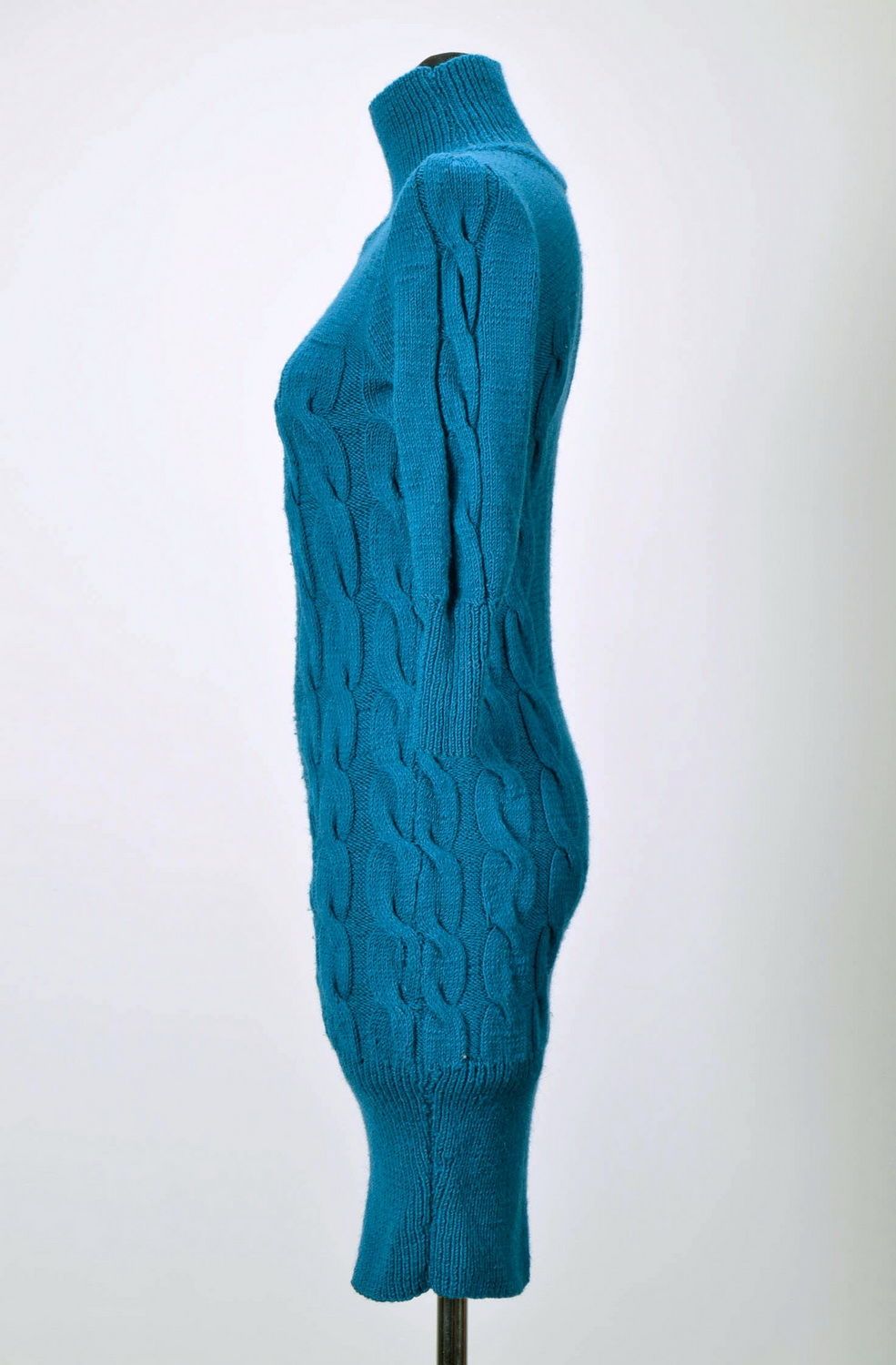 Robe tricotée en laine couleur bleue photo 2