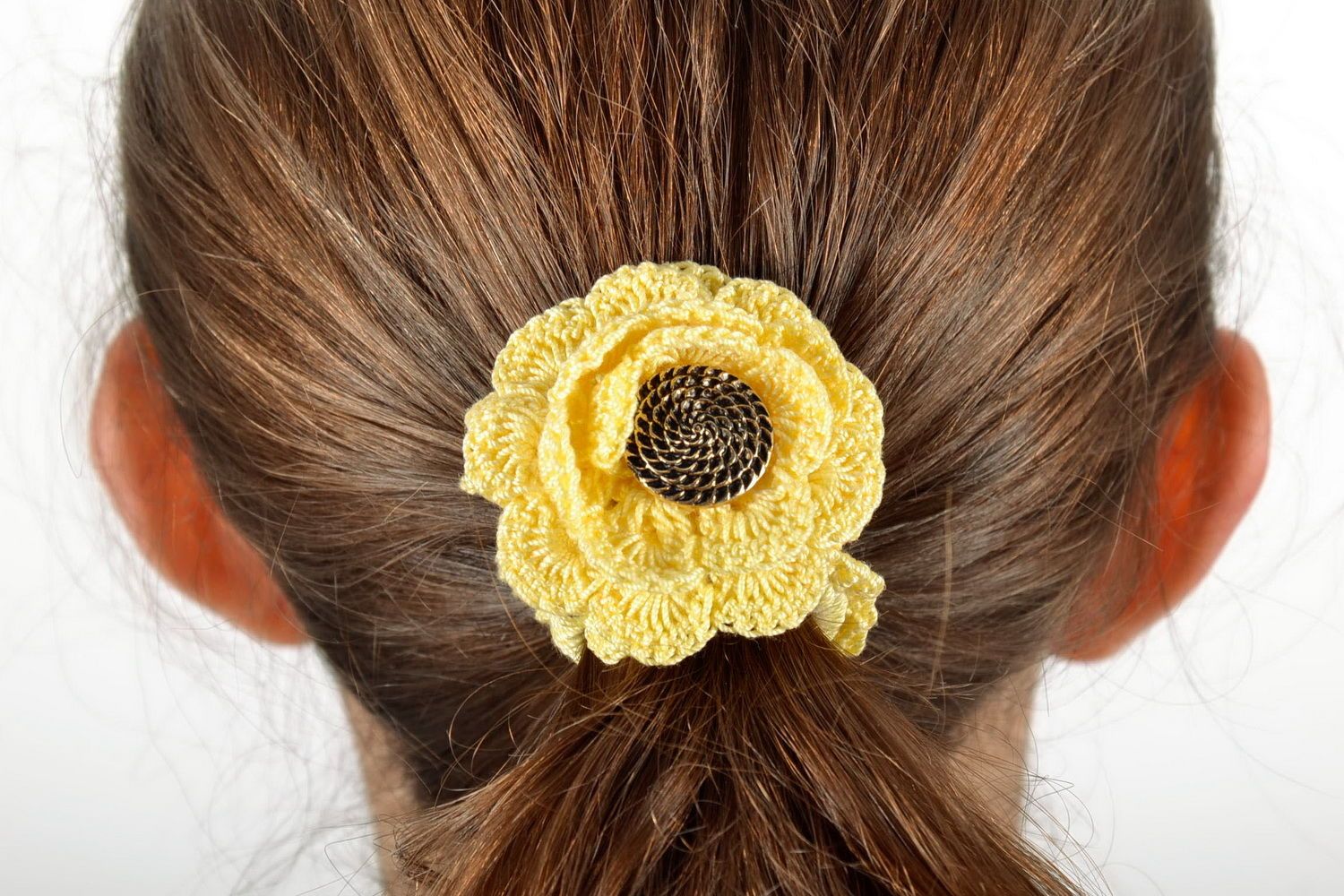 Gelber handgemachter Haargummi mit Blume foto 2