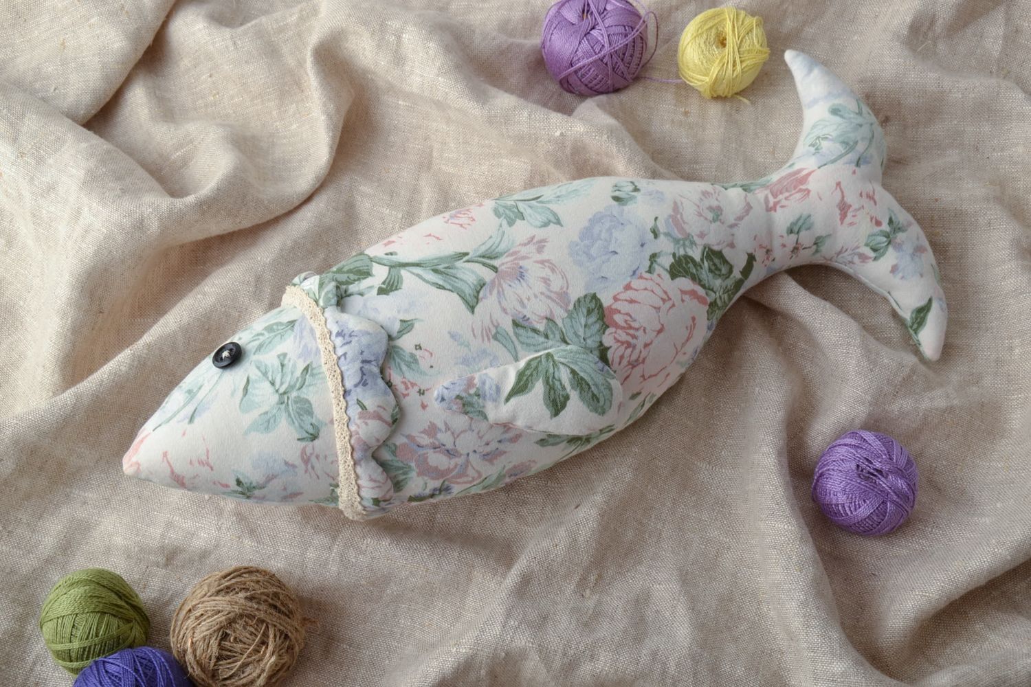 Мягкая игрушка рыба красивая с цветочным принтом  фото 1