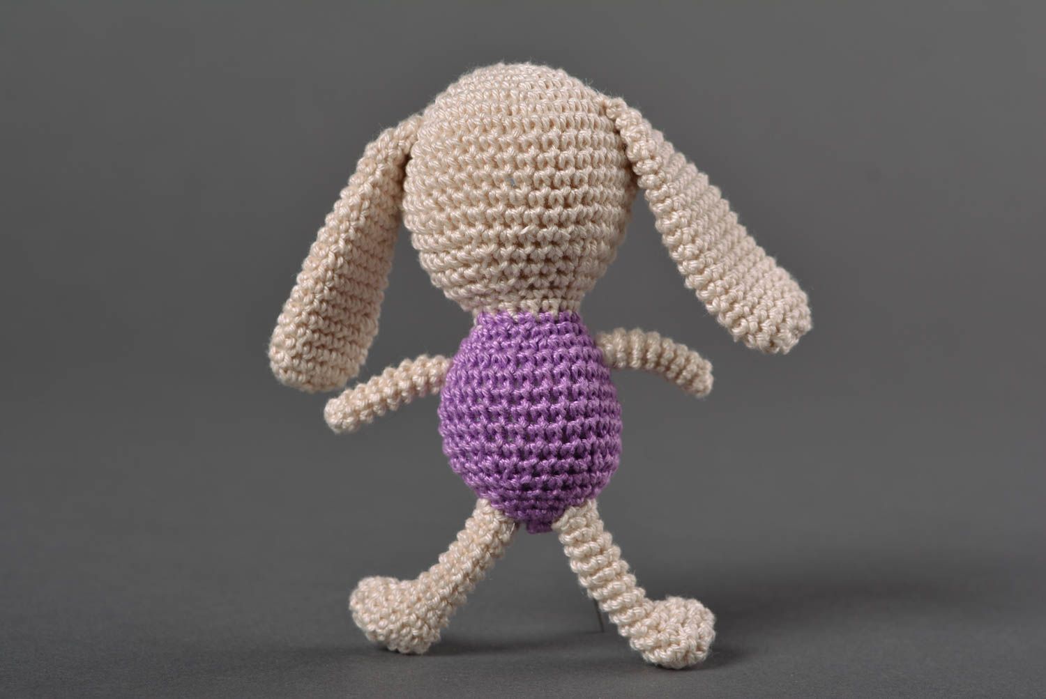 Doudou lapin en mauve fait main Jouet tricot au crochet Cadeau enfant original photo 4
