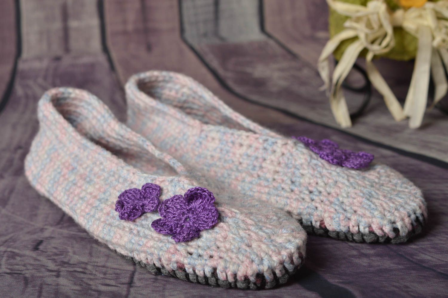 Zapatillas de lana artesanales moradas accesorio de niña regalo original foto 1