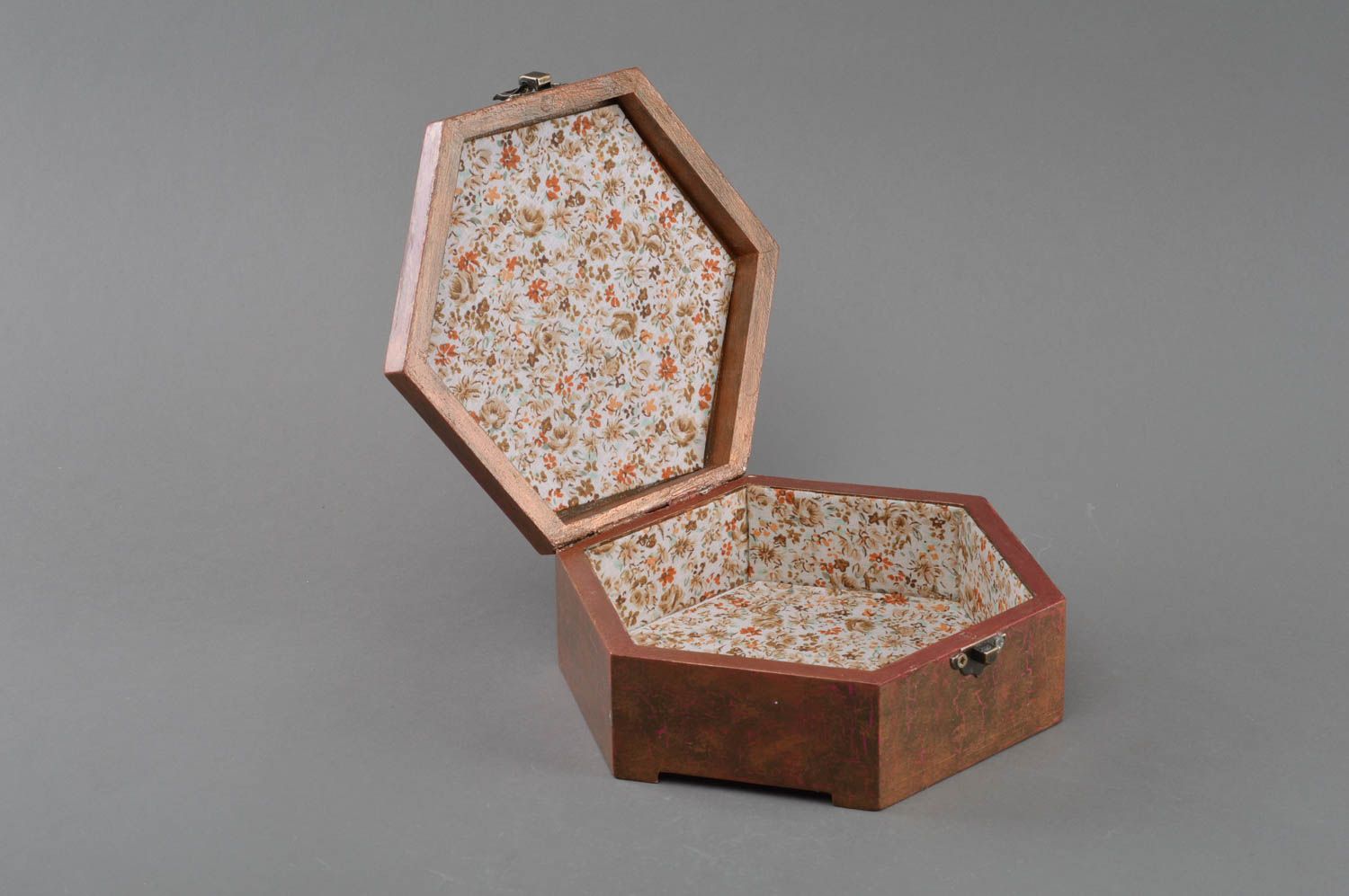Handmade octagonal wooden decoupage decorative jewelry box with metal lock photo 3