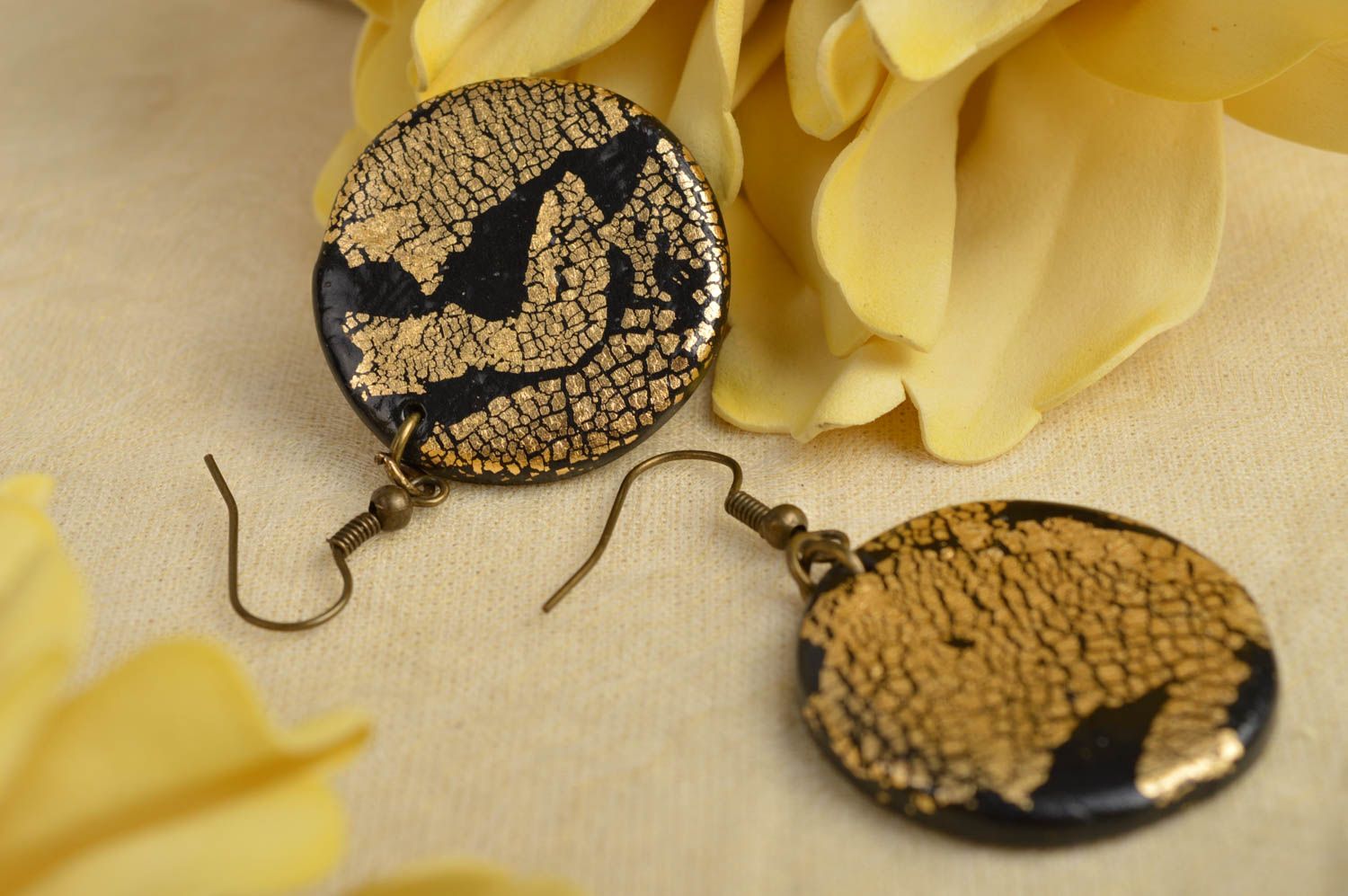 Украшение ручной работы модные серьги черное золото серьги из полимерной глины фото 1