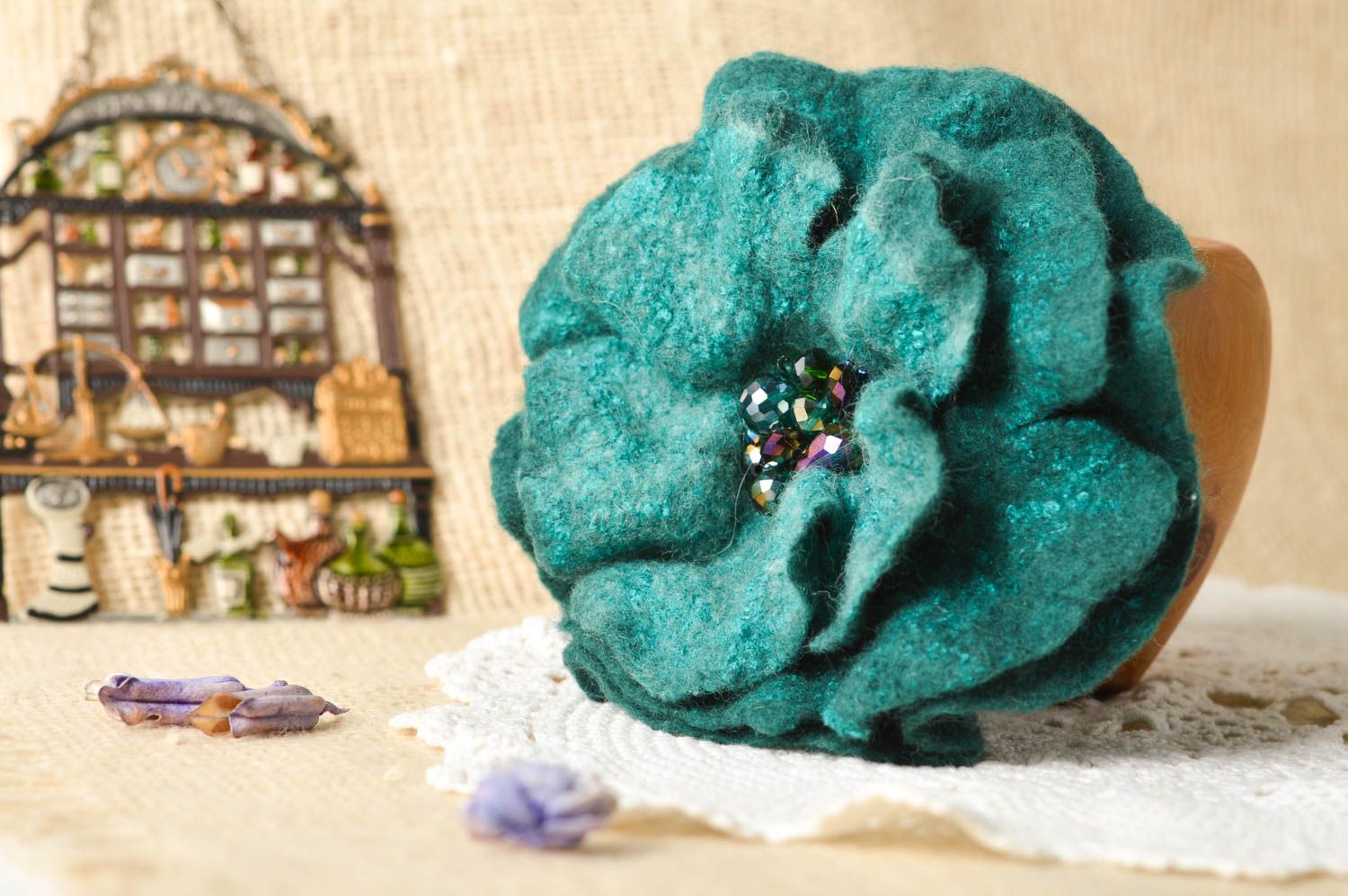 Broche fleur Bijou fait main en laine feutrée turquoise foncé Cadeau femme photo 1