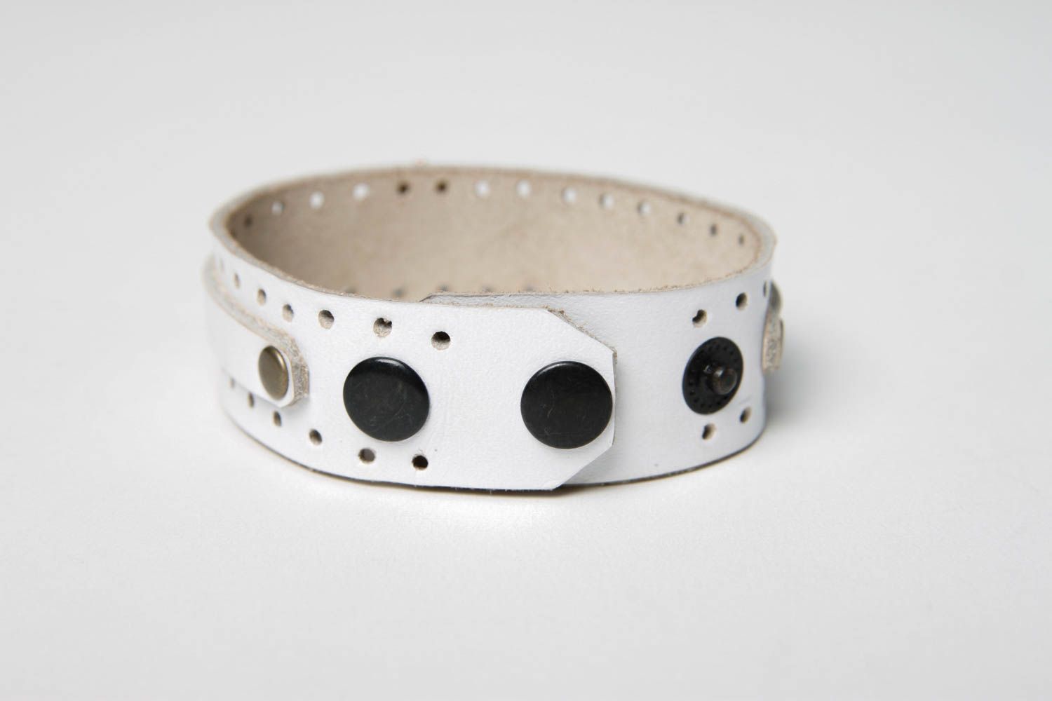 Bracelet cuir Bijou fait main blanc large boutons-pression Accessoire design photo 5