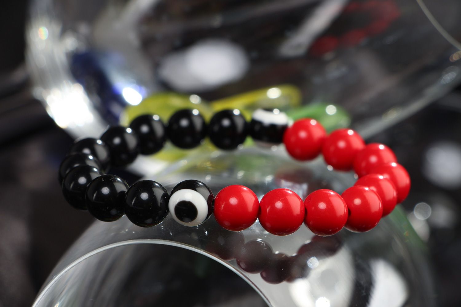 Handmade stretch wrist bracelet with red and black plastic beads for women photo 4