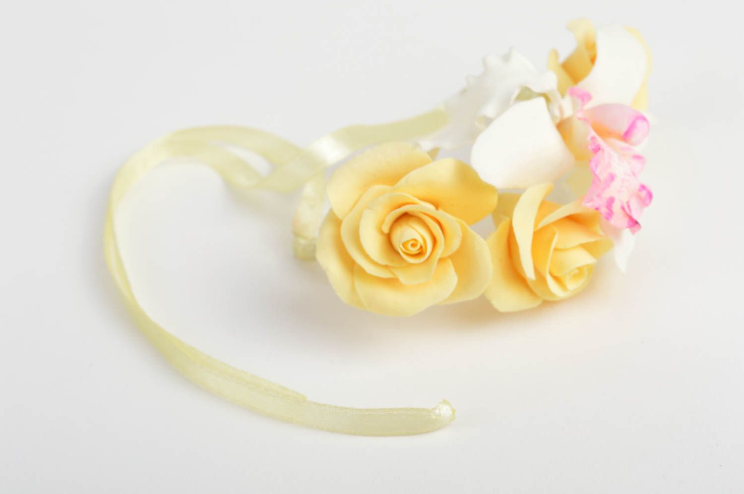 Нежная повязка с цветами из фоамирана на лентах для девушки Розы и орхидея фото 3