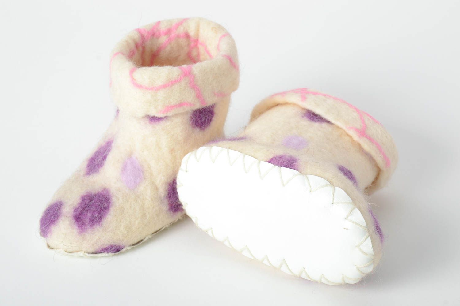 Pantoufles en laine fait main Chaussons laine à pois violets Accessoire enfant photo 4