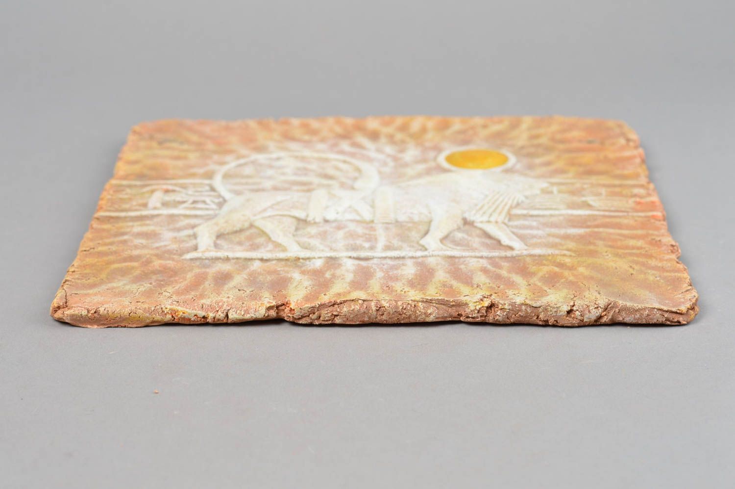 Панно со львом из глины ручной работы настенный декор со знаком зодиака фото 3
