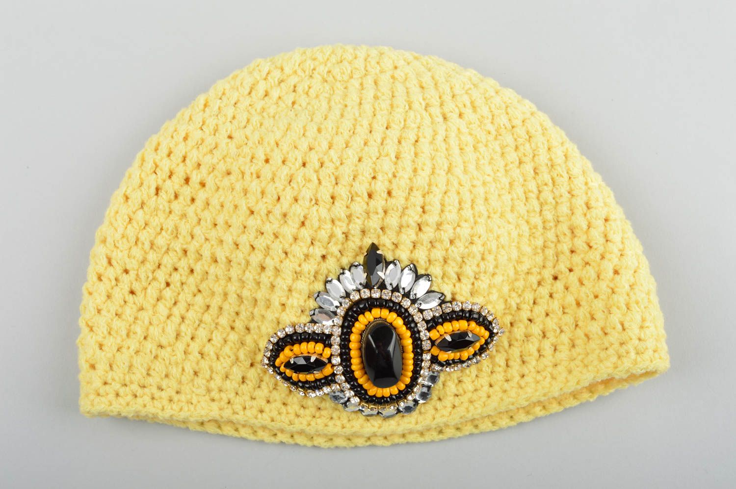 Вязаная шапка ручной работы зимняя шапка с вышивкой вязаная шапочка желтая фото 5
