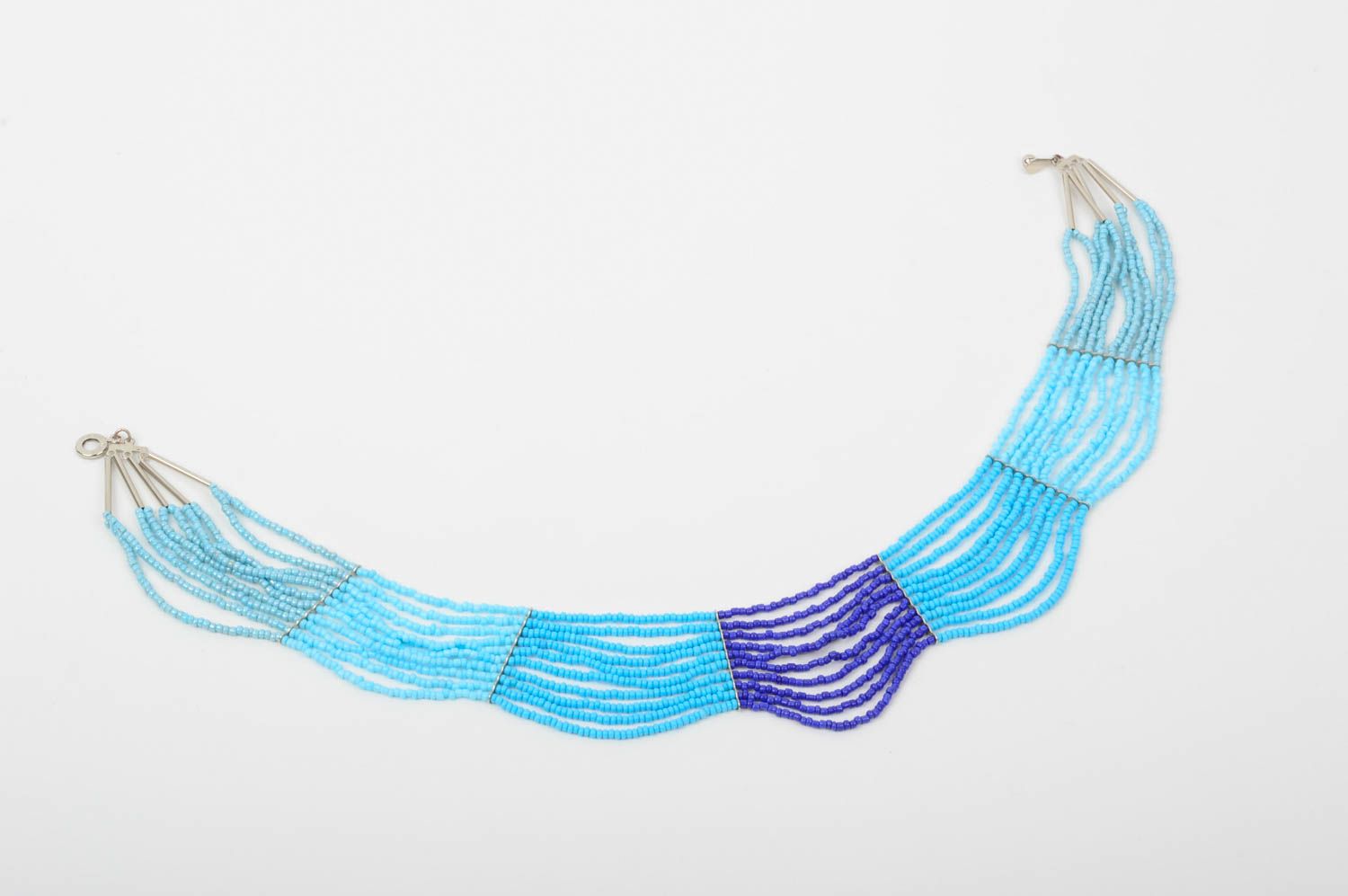 Колье из бисера ручной работы украшение на шею голубое бижутерия из бисера фото 4