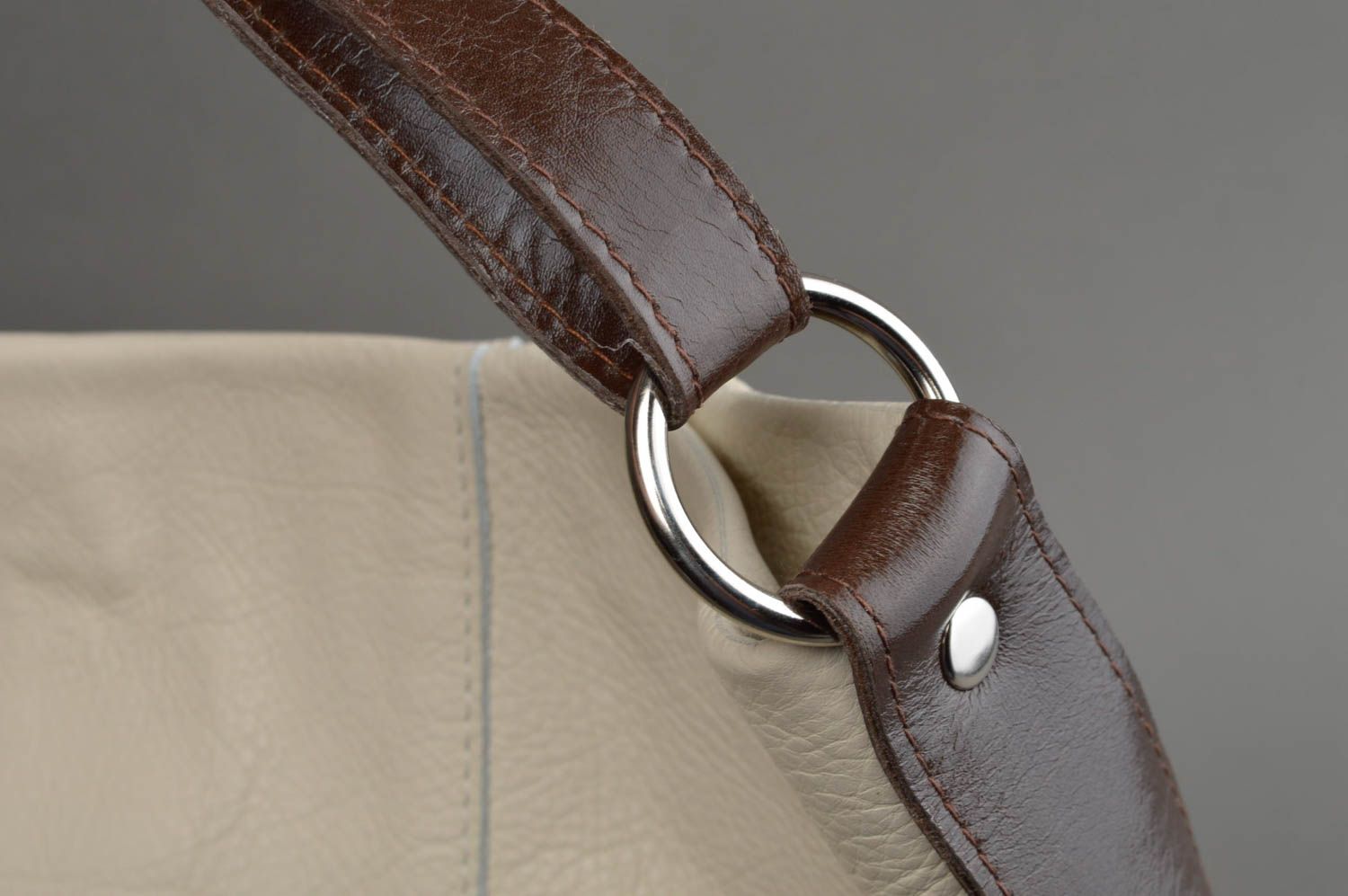 Grand sac à main en cuir blanc naturel avec anse brune fait main pour femme photo 3