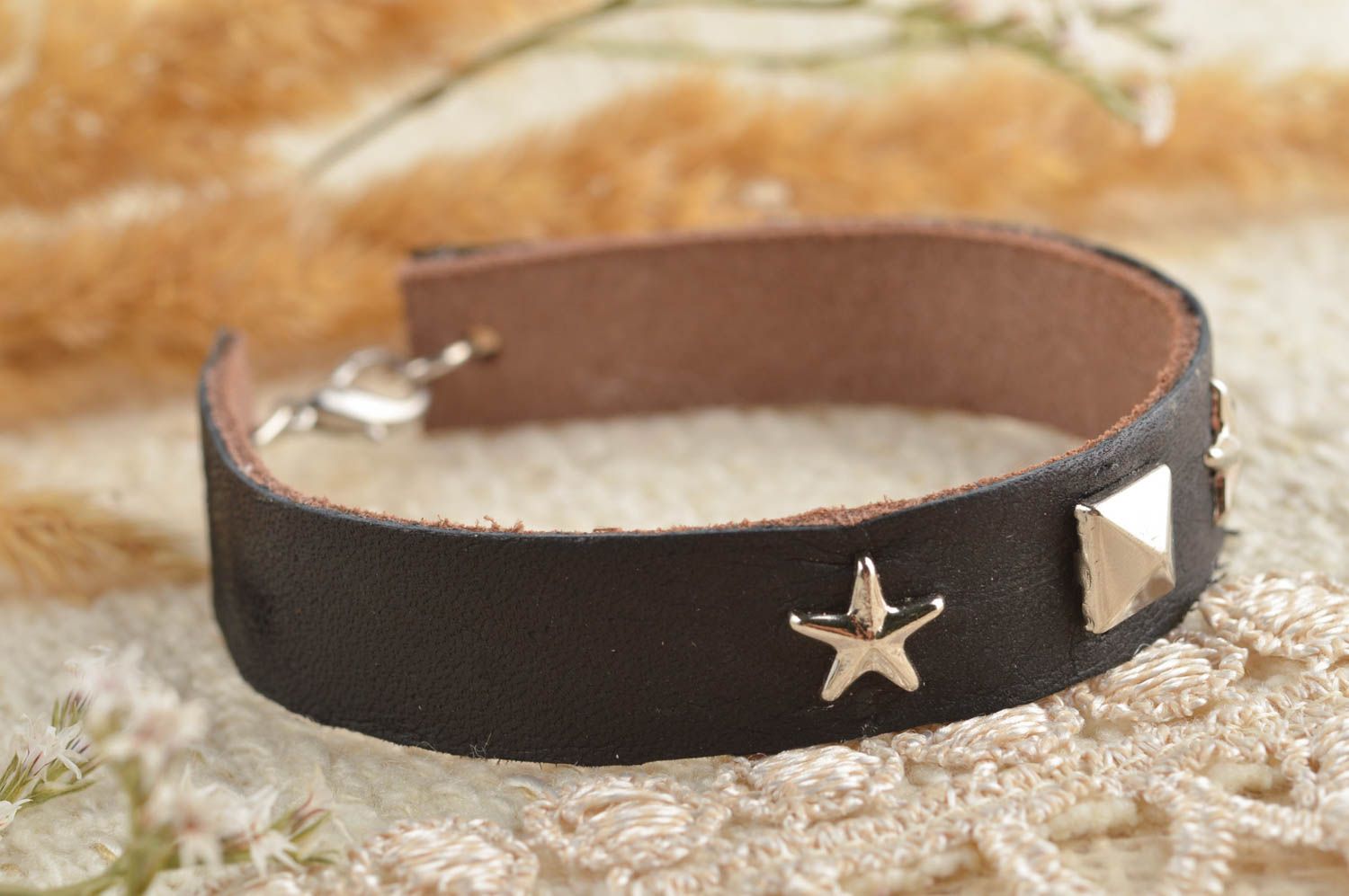 Handmade Designer Schmuck Leder Armband Accessoires für Frauen mit Nieten Sterne foto 1