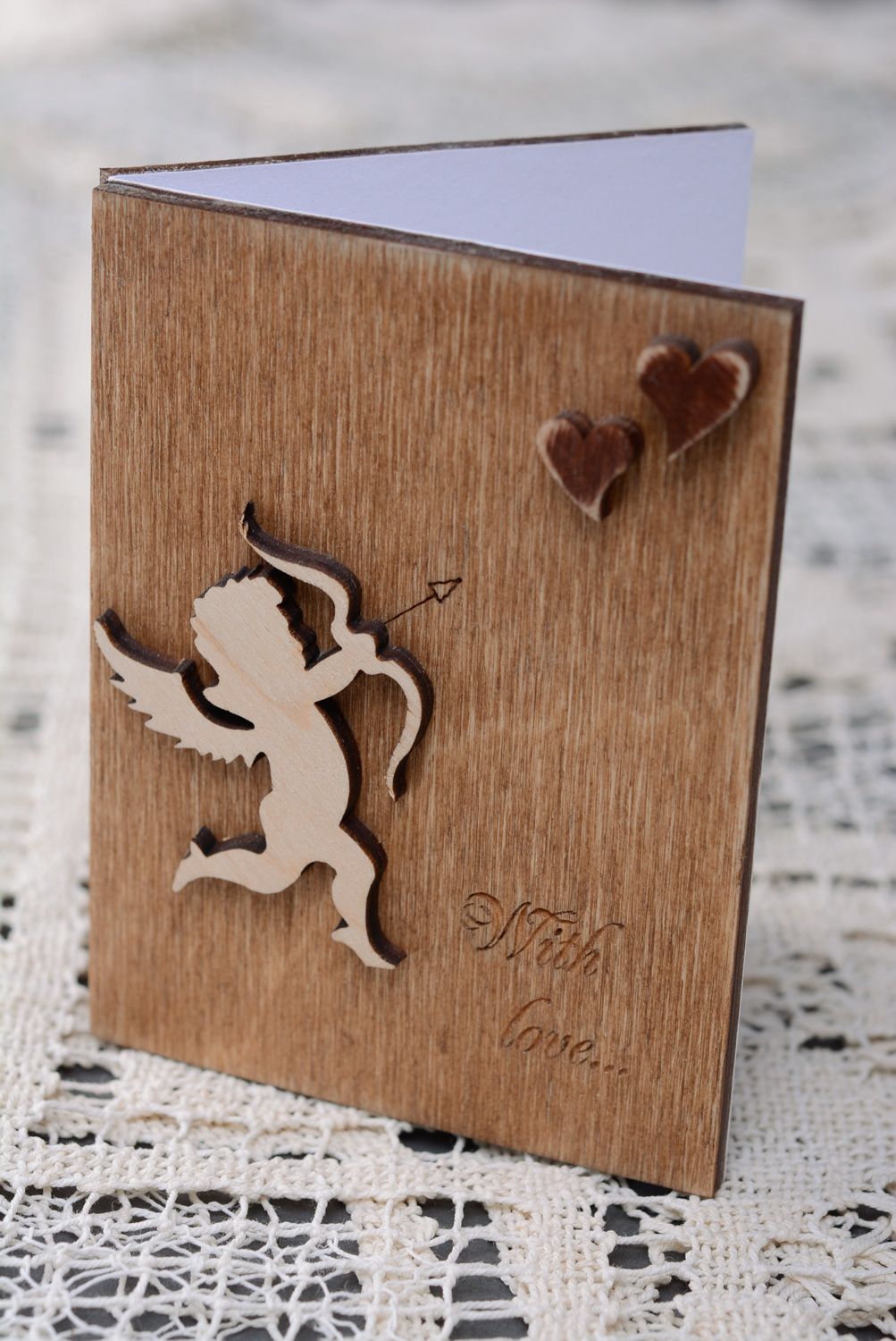 Деревянная поздравительная открытка с Днем святого Валентина фото 1