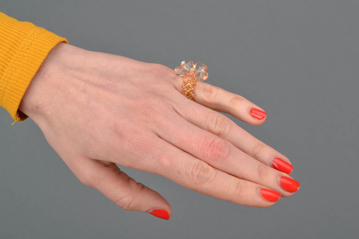 Женское кольцо из бисера Бежевый цветок фото 2