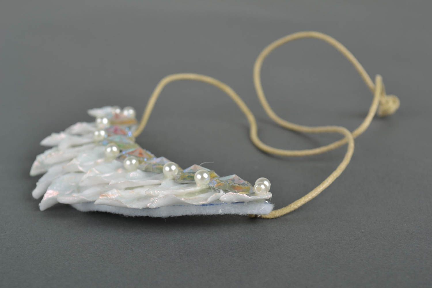 Collier blanc Bijou fait main feuilles coeurs fausses perles Cadeau femme photo 5