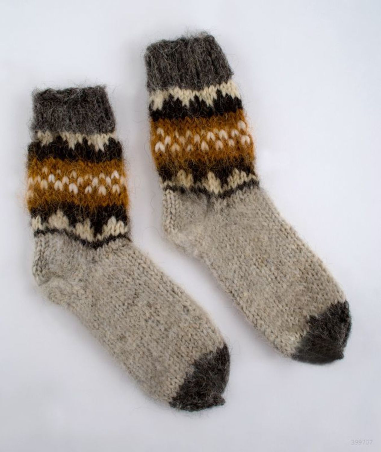 Women's woolen socks photo 2