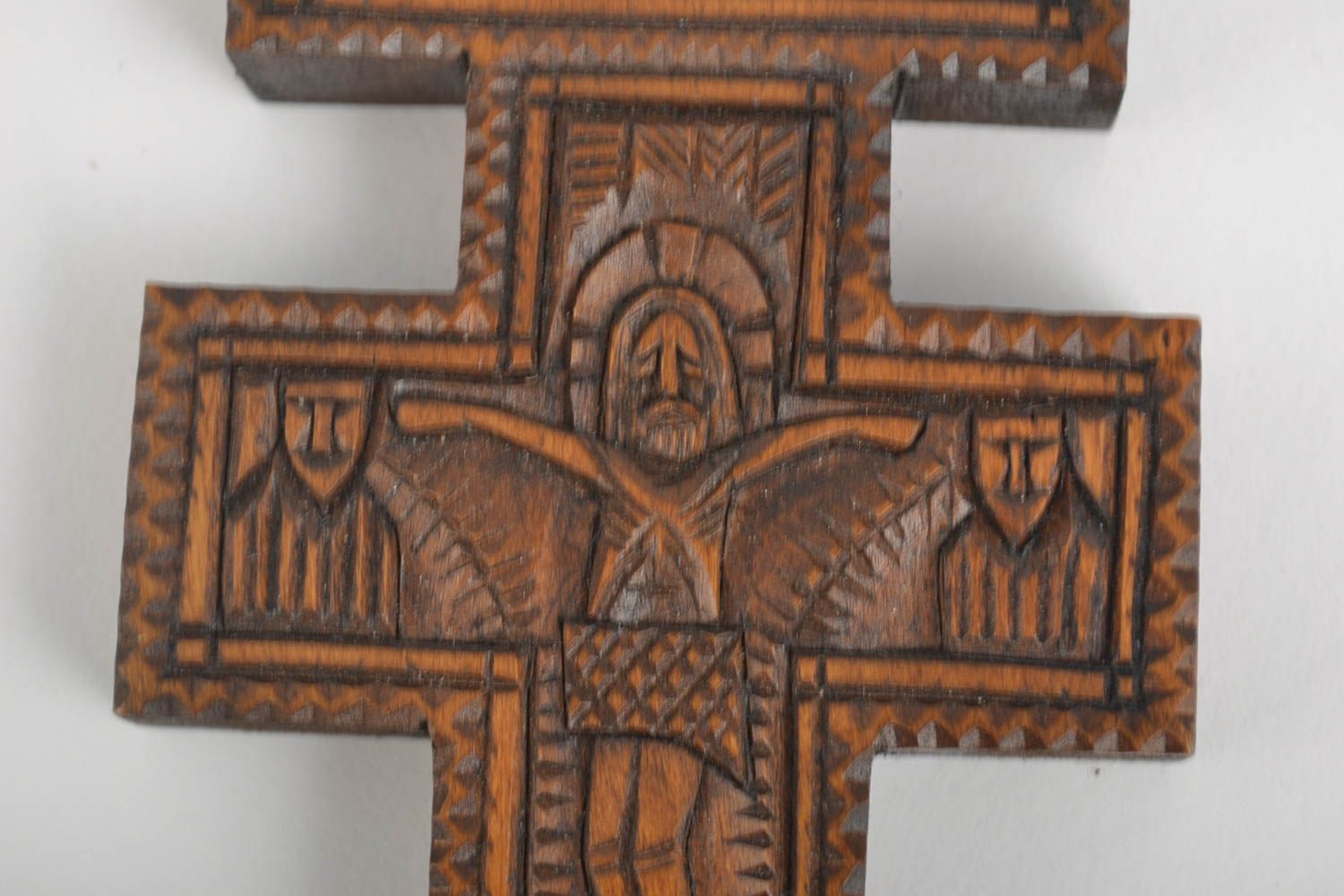 Крест ручной работы резной крест украшение на стену христианский оберег фото 2