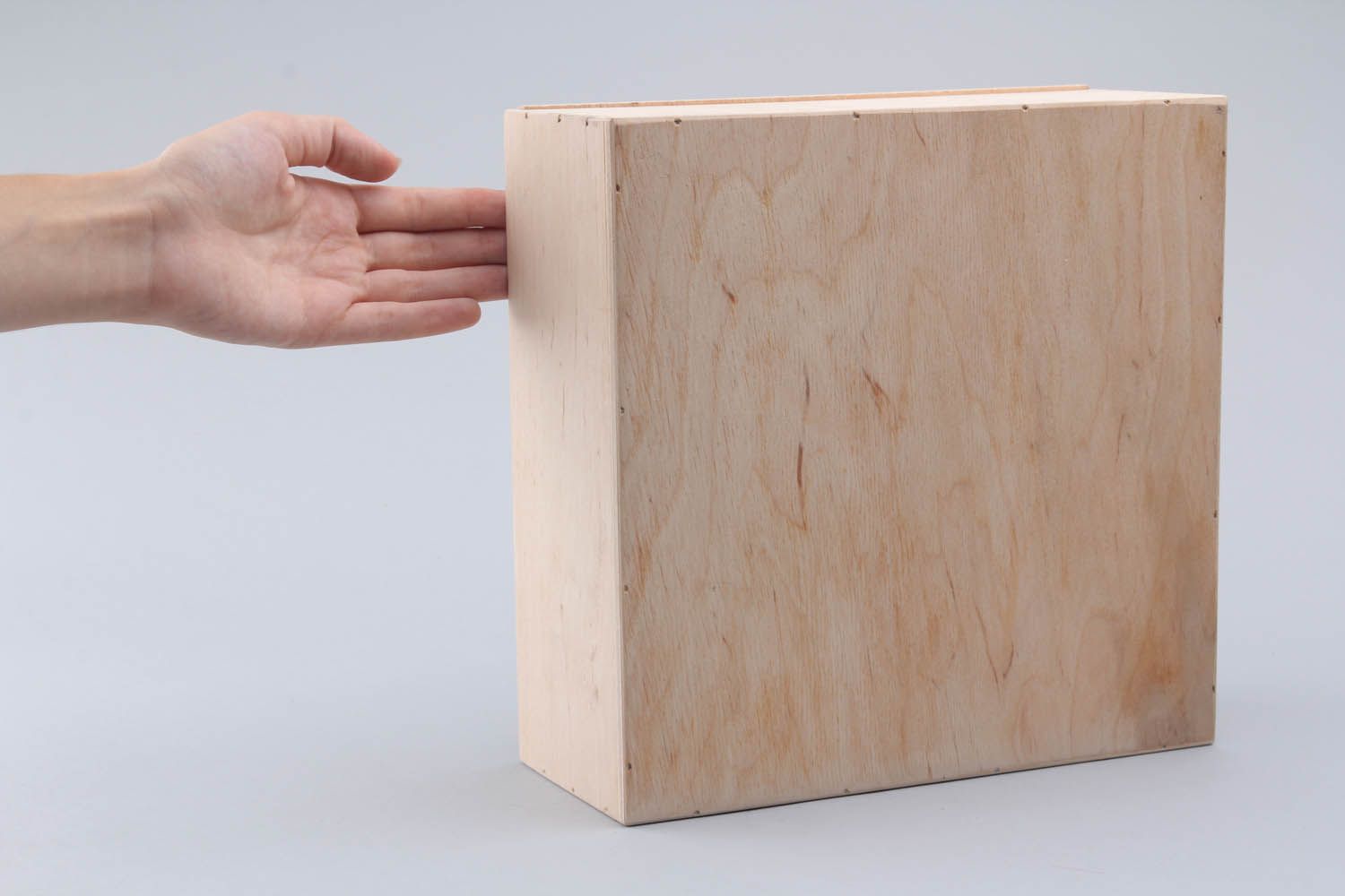 Caja de madera con ornamento foto 4