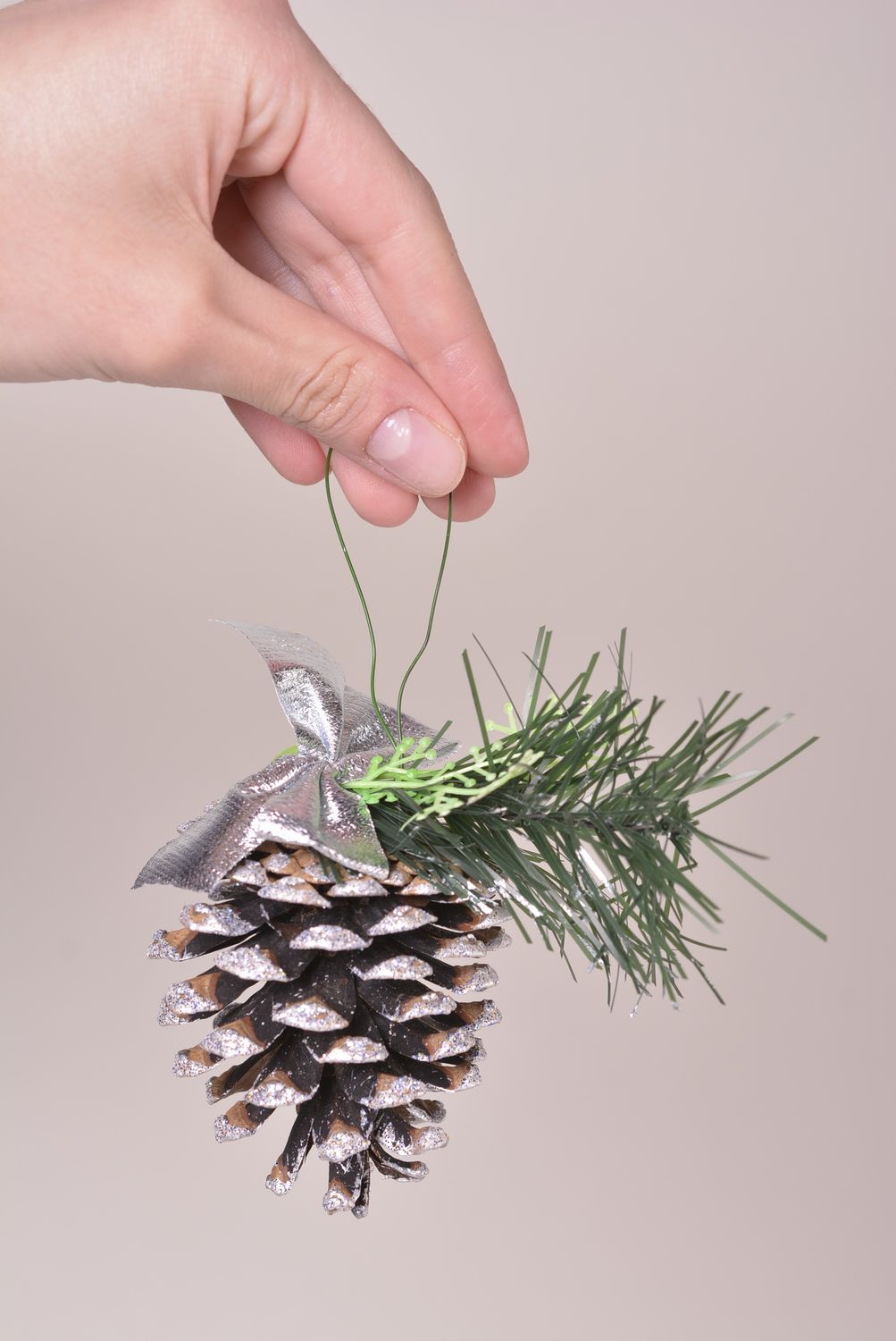Игрушка на елку ручной работы декор для дома новогоднее украшение шишка красивая фото 2