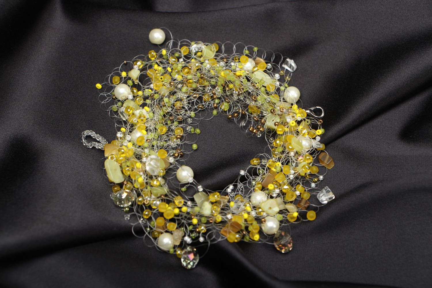 Bracelet fait main en pierres naturelles et perles de rocaille jaune photo 1