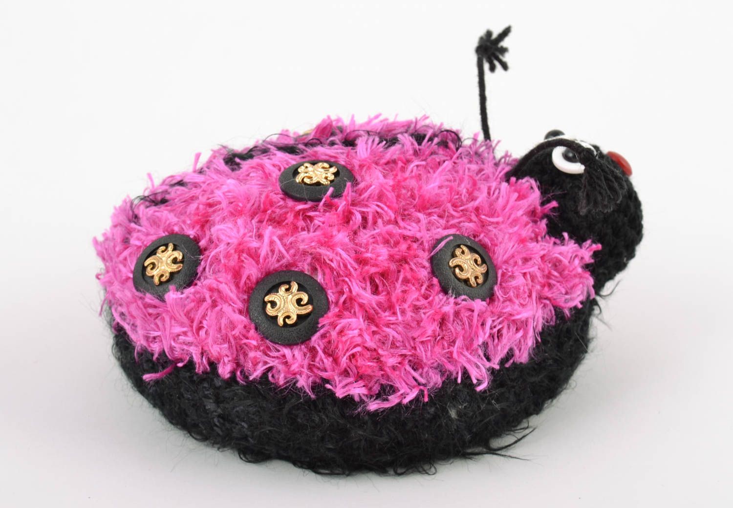 Мягкая вязаная игрушка в технике амигуруми розовая в виде божьей коровки хенд мейд фото 4